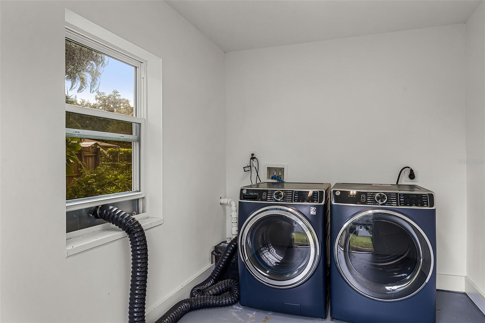 Image 36 of 45 For 940 Alba Drive