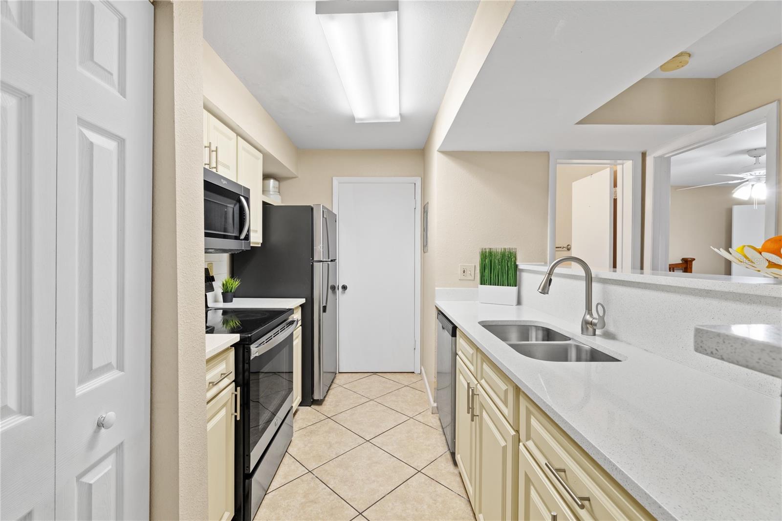 Image 14 of 51 For 3032 Parkway Boulevard 208