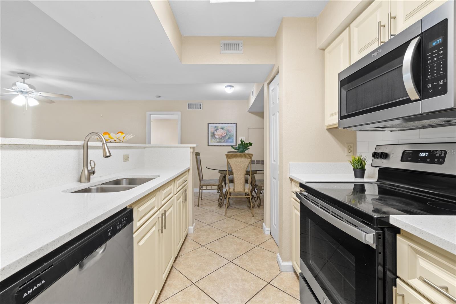 Image 19 of 51 For 3032 Parkway Boulevard 208