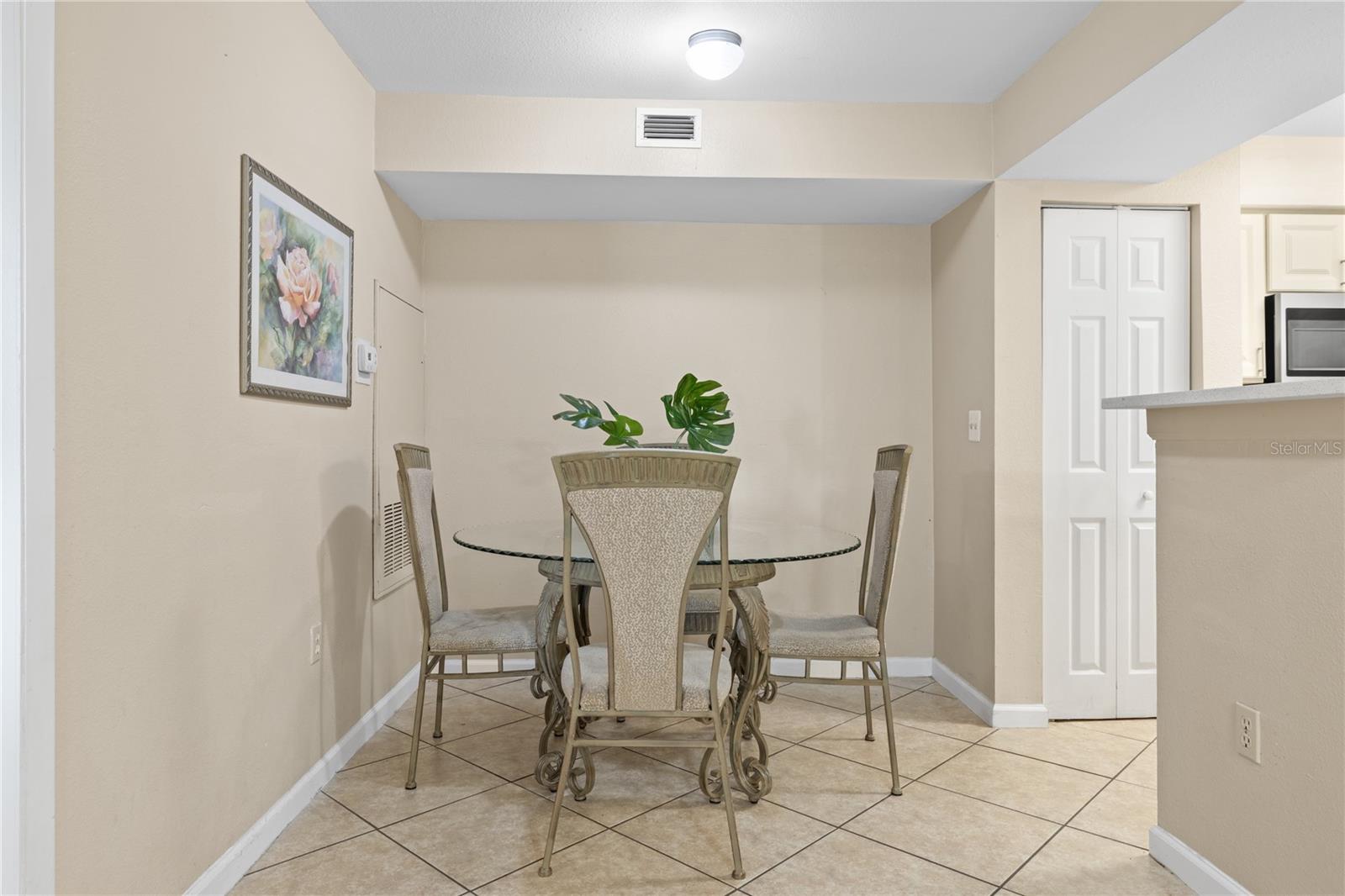 Image 22 of 51 For 3032 Parkway Boulevard 208