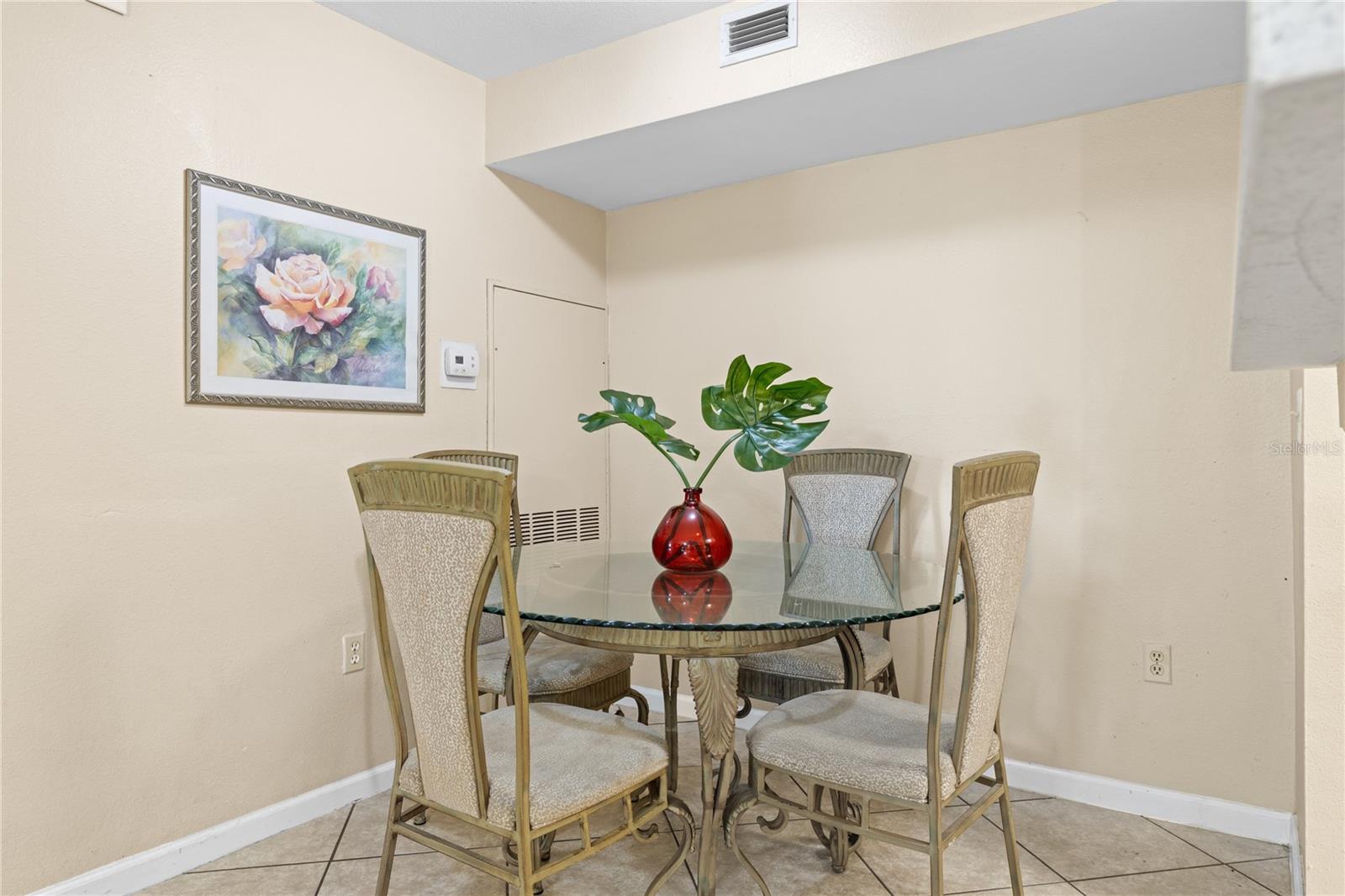 Image 23 of 51 For 3032 Parkway Boulevard 208