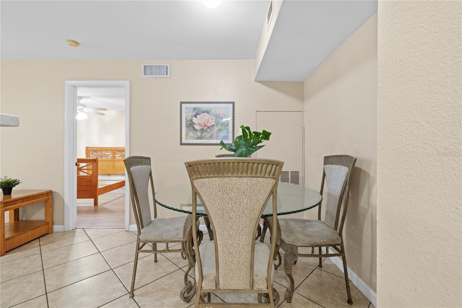 Image 25 of 51 For 3032 Parkway Boulevard 208