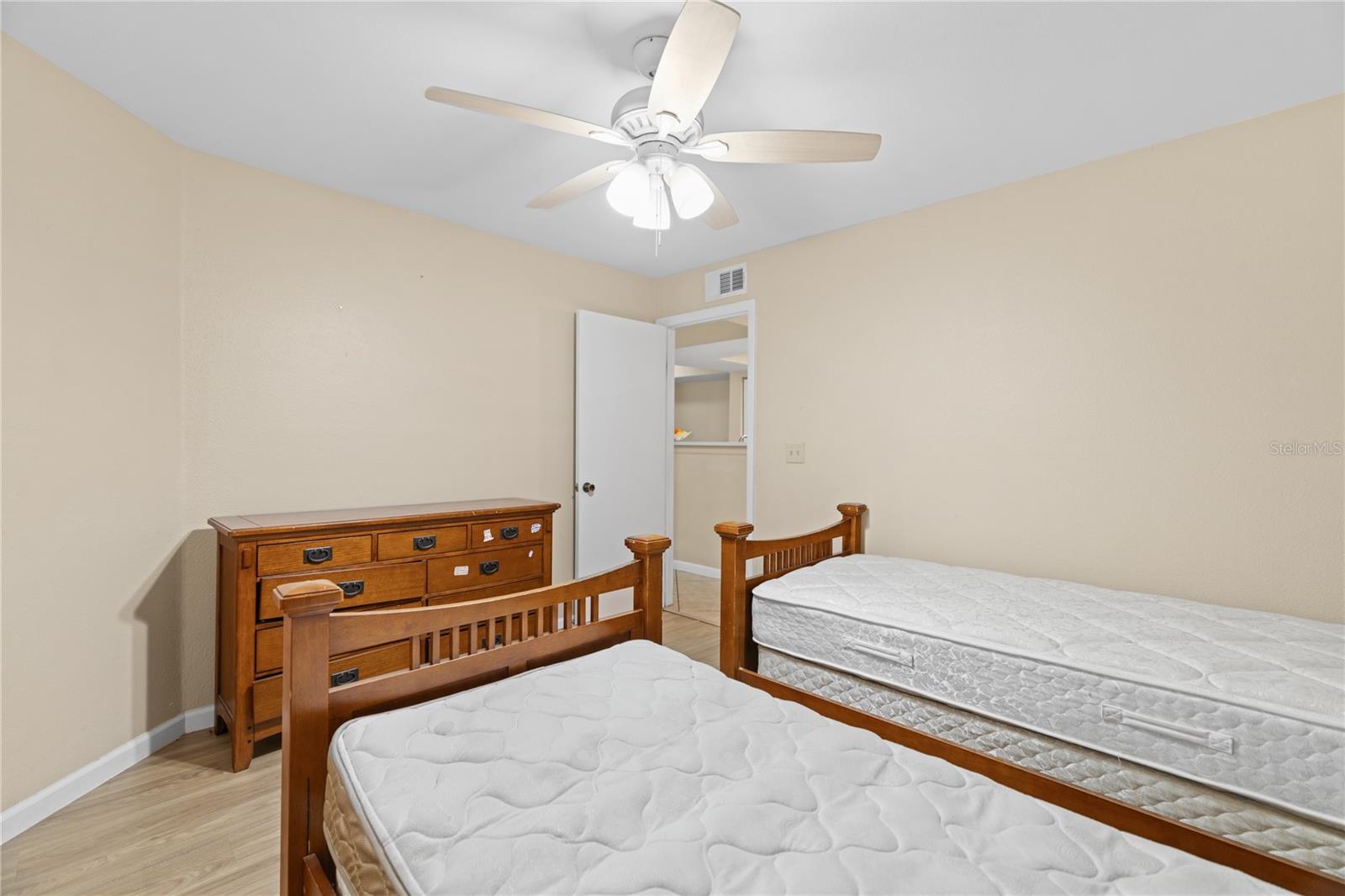 Image 36 of 51 For 3032 Parkway Boulevard 208