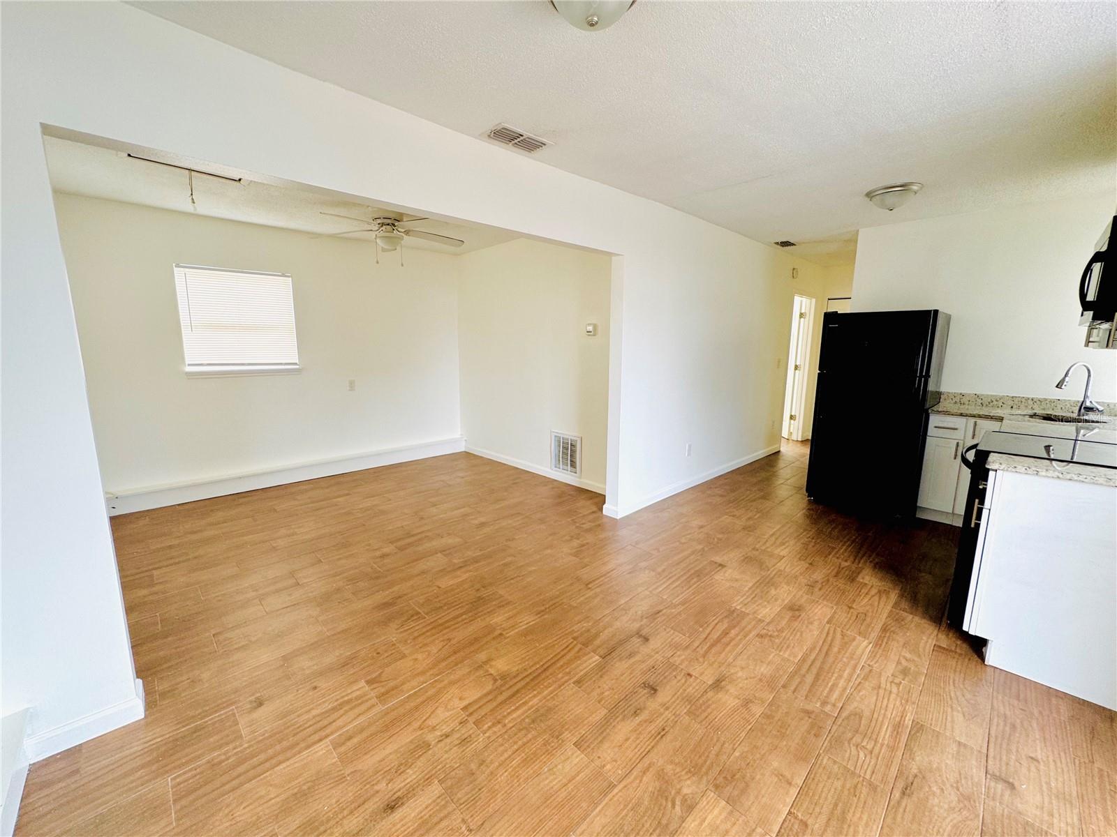 Image 2 of 17 For 113 Avenue C Se B