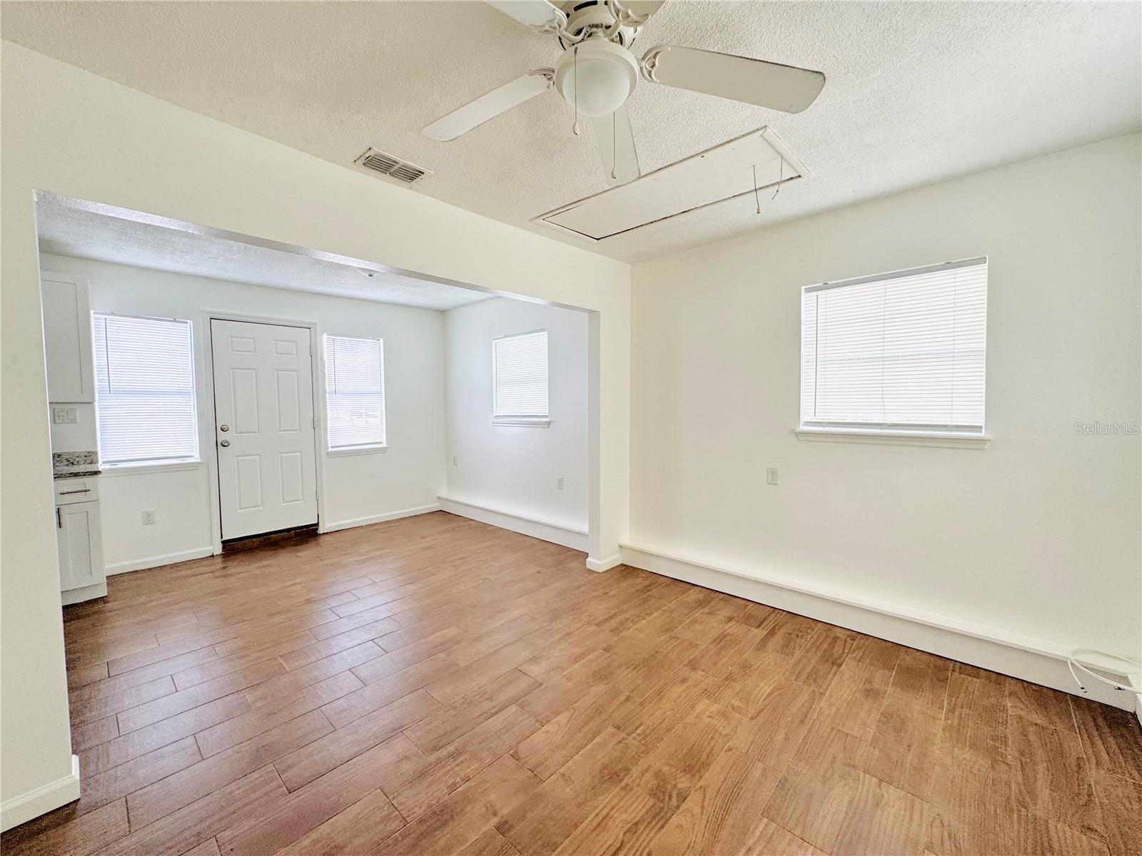 Image 4 of 17 For 113 Avenue C Se B
