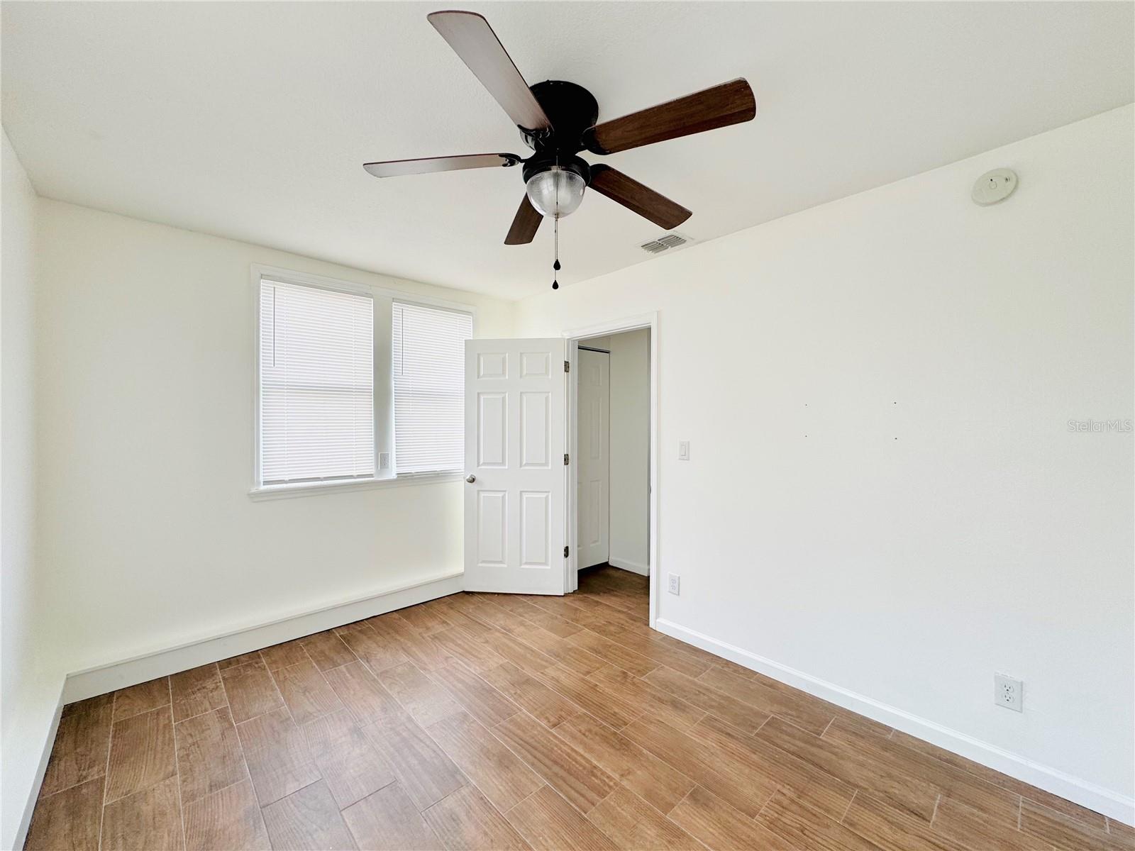 Image 7 of 17 For 113 Avenue C Se B