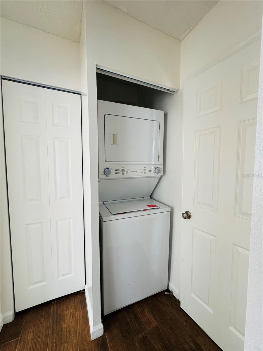 Image 8 of 17 For 113 Avenue C Se B