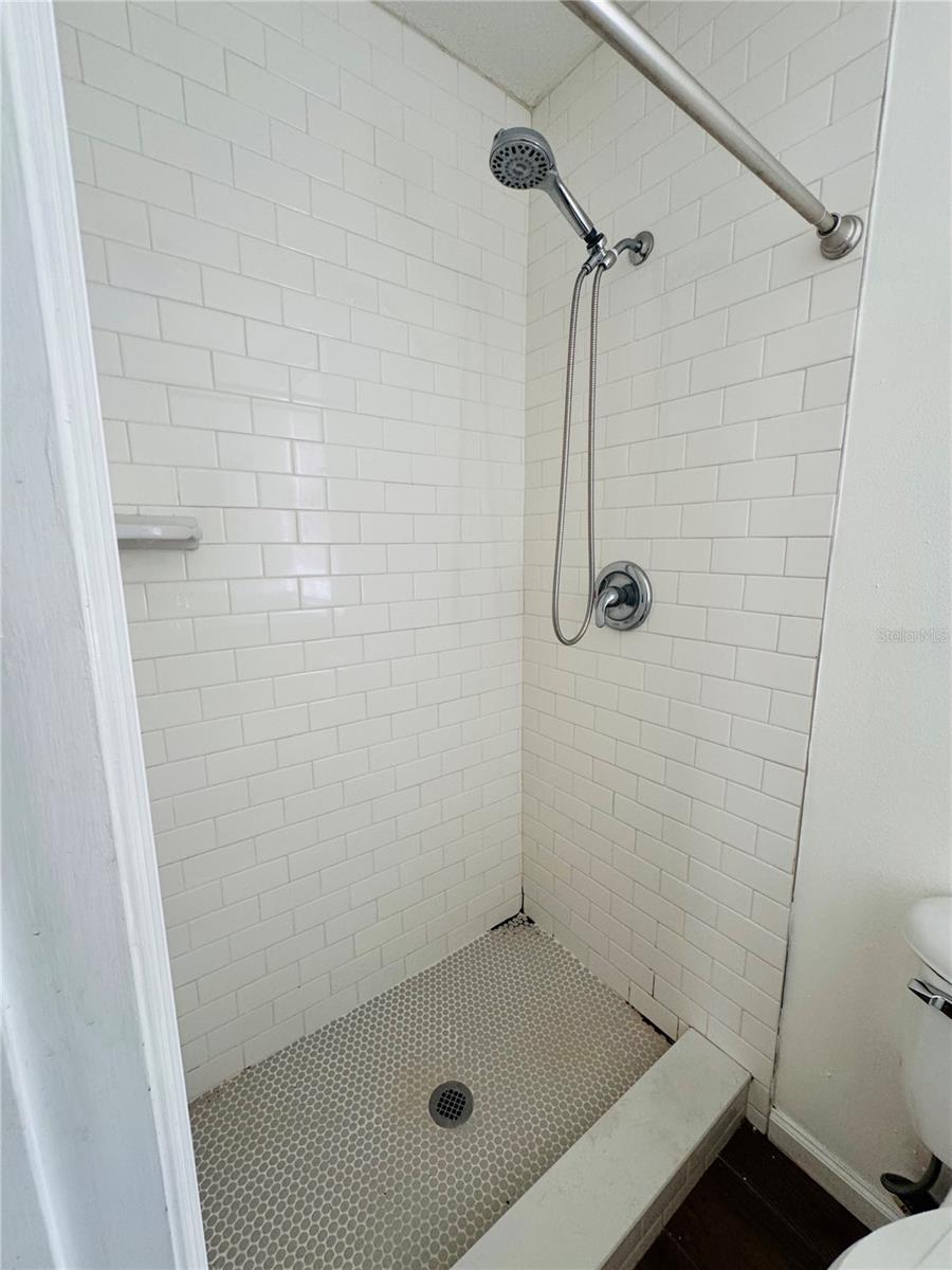 Image 9 of 17 For 113 Avenue C Se B