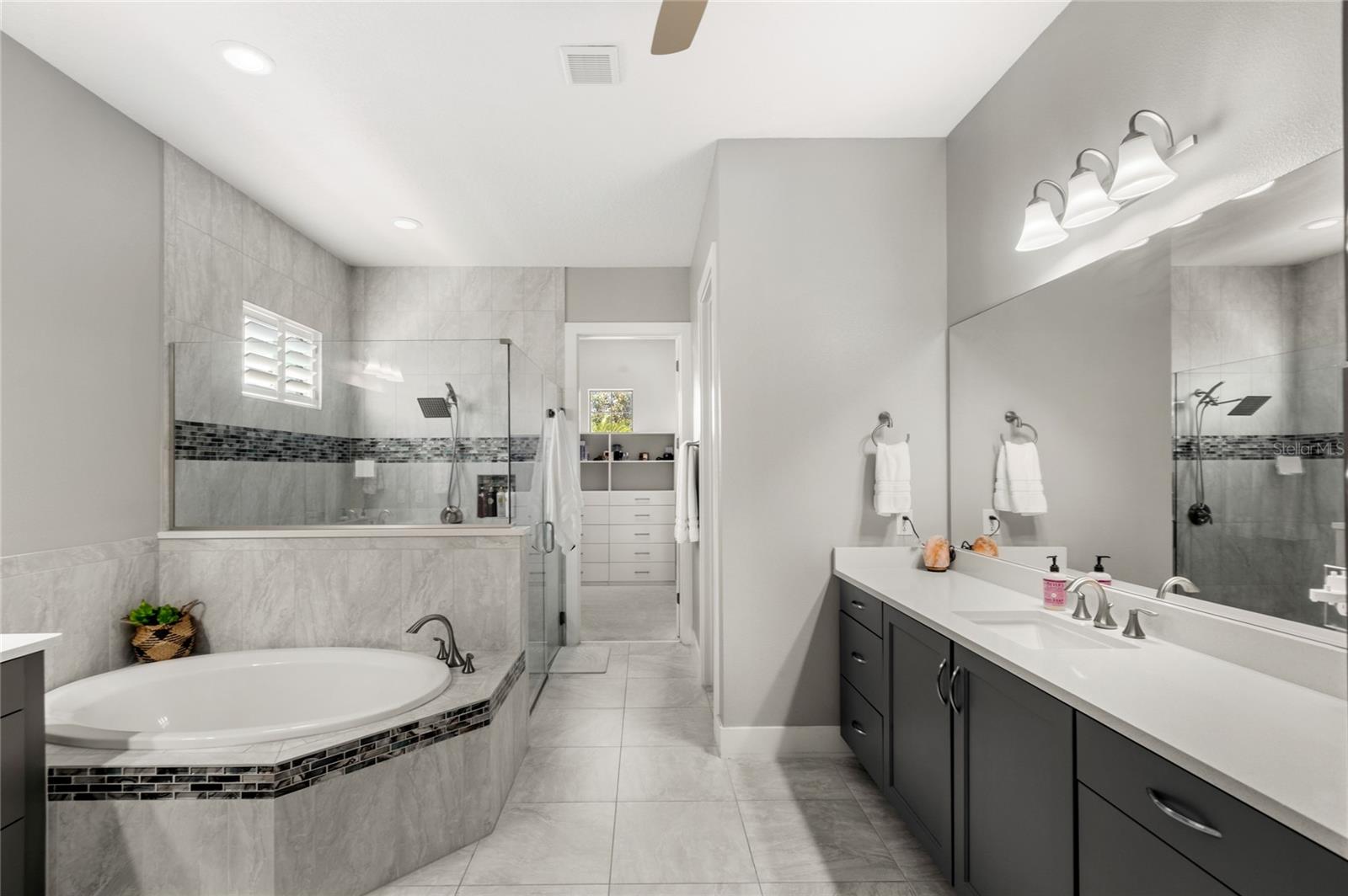 Image 20 of 57 For 25609 Grandview Pointe