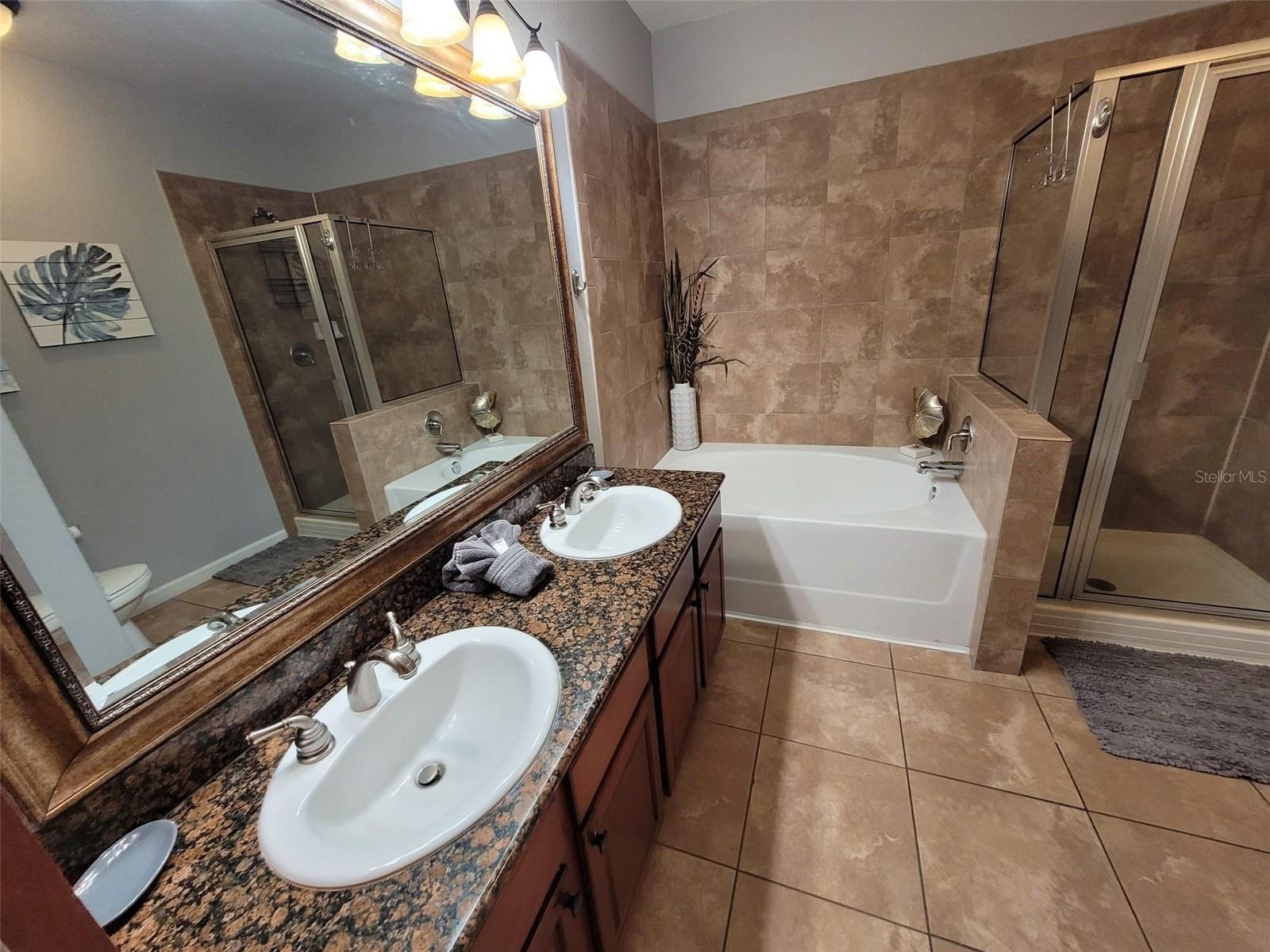 Image 12 of 16 For 910 Charo Parkway 323