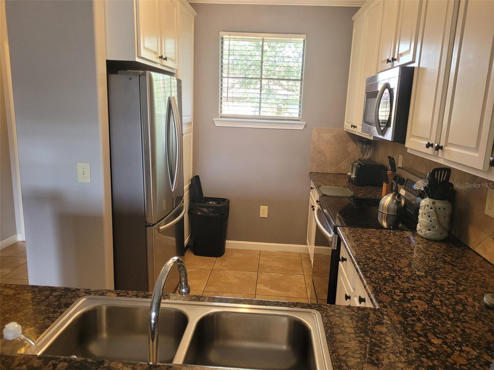 Image 3 of 16 For 910 Charo Parkway 323