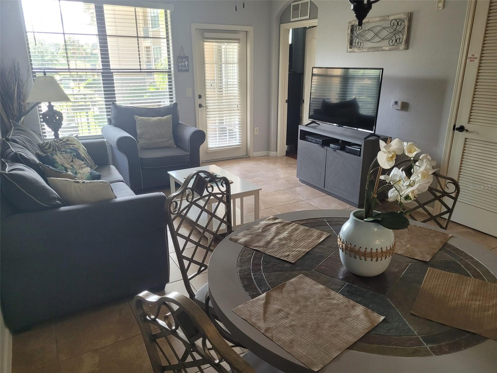 Image 5 of 16 For 910 Charo Parkway 323
