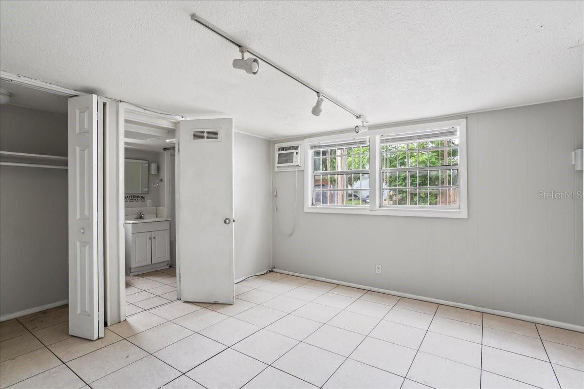 Image 11 of 29 For 724 Central Avenue