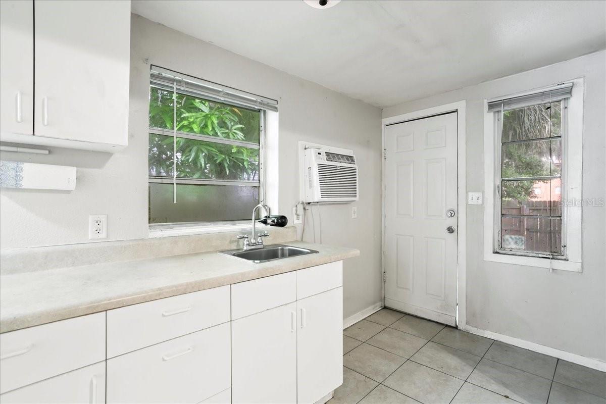 Image 21 of 29 For 724 Central Avenue