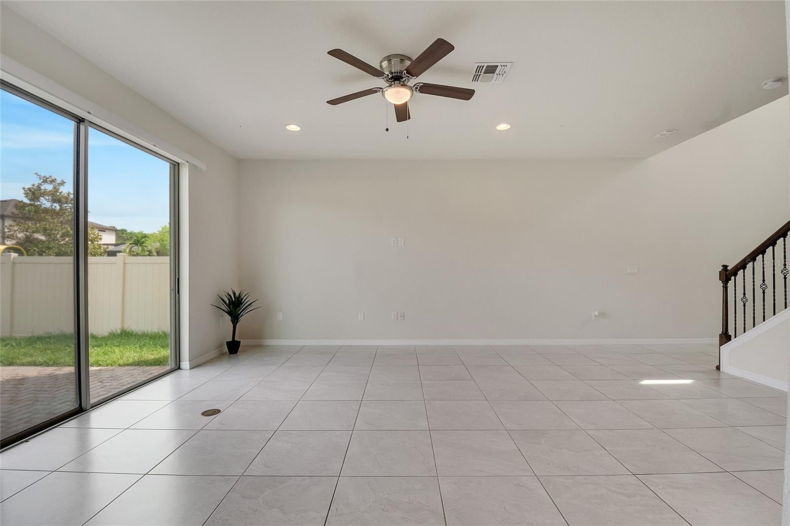 Image 18 of 41 For 247 Domus Lane