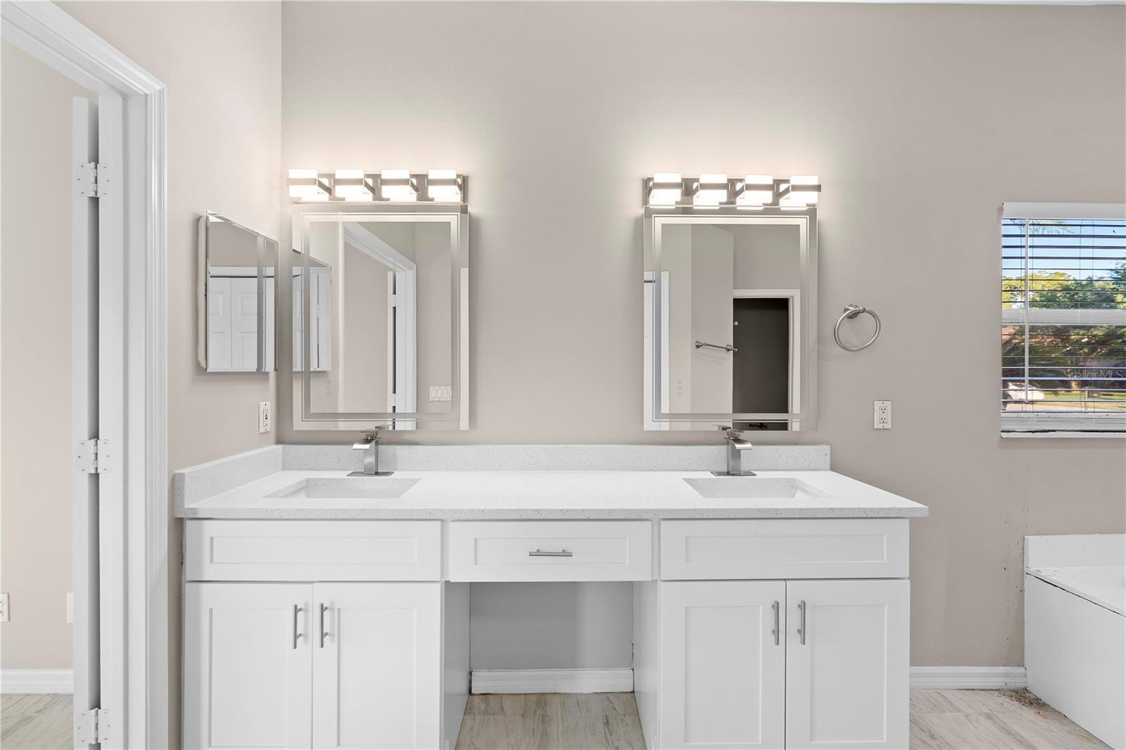 Image 31 of 42 For 9885 Montclair Circle Circle