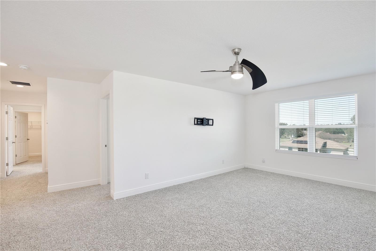 Image 12 of 31 For 670 Blackstone Street