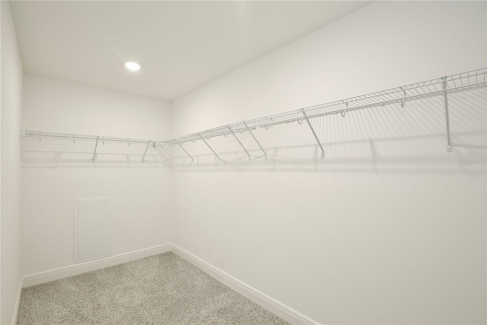 Image 16 of 31 For 670 Blackstone Street