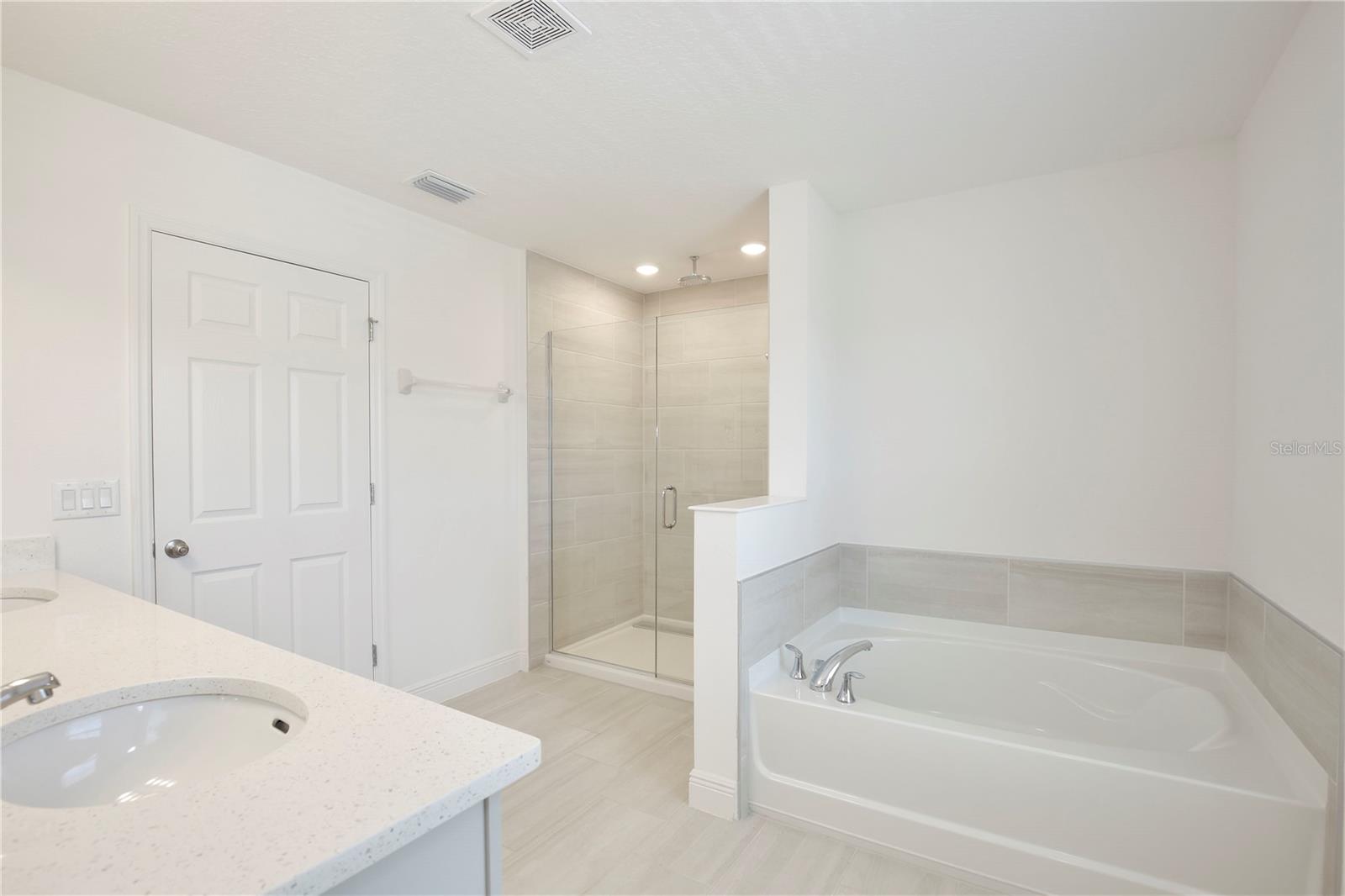 Image 18 of 31 For 670 Blackstone Street