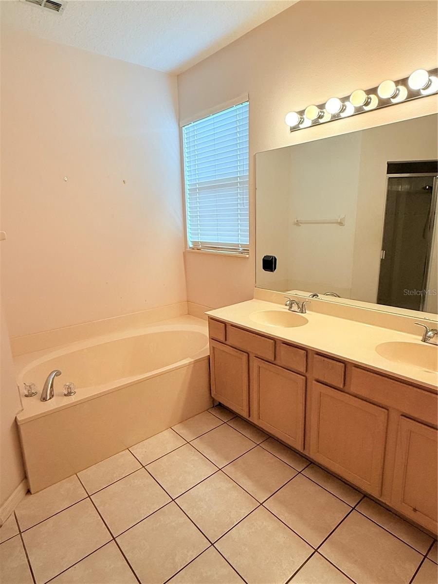 Image 17 of 24 For 1214 Shagrock Court