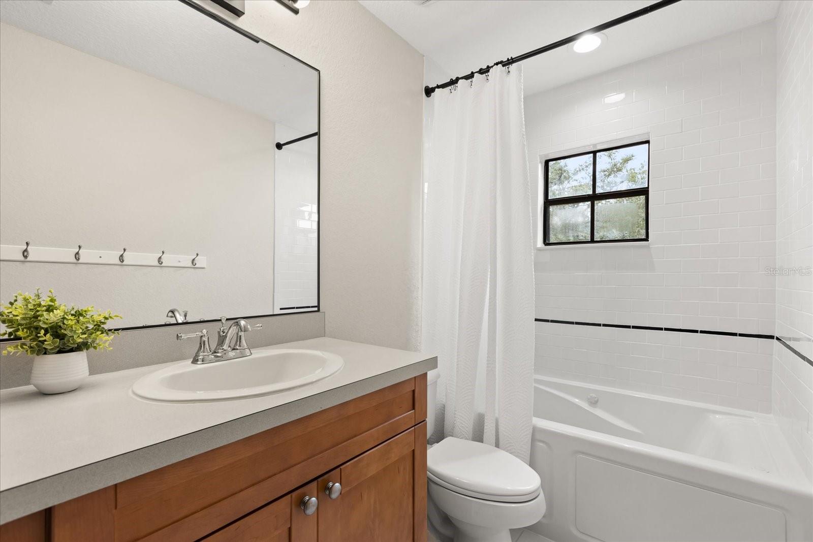 Image 18 of 43 For 635 & 637 Hillcrest Street