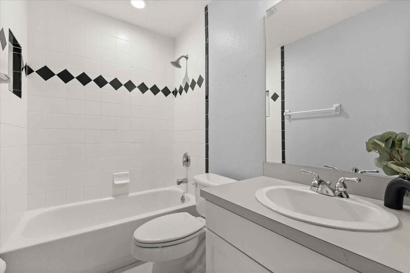 Image 36 of 43 For 635 & 637 Hillcrest Street