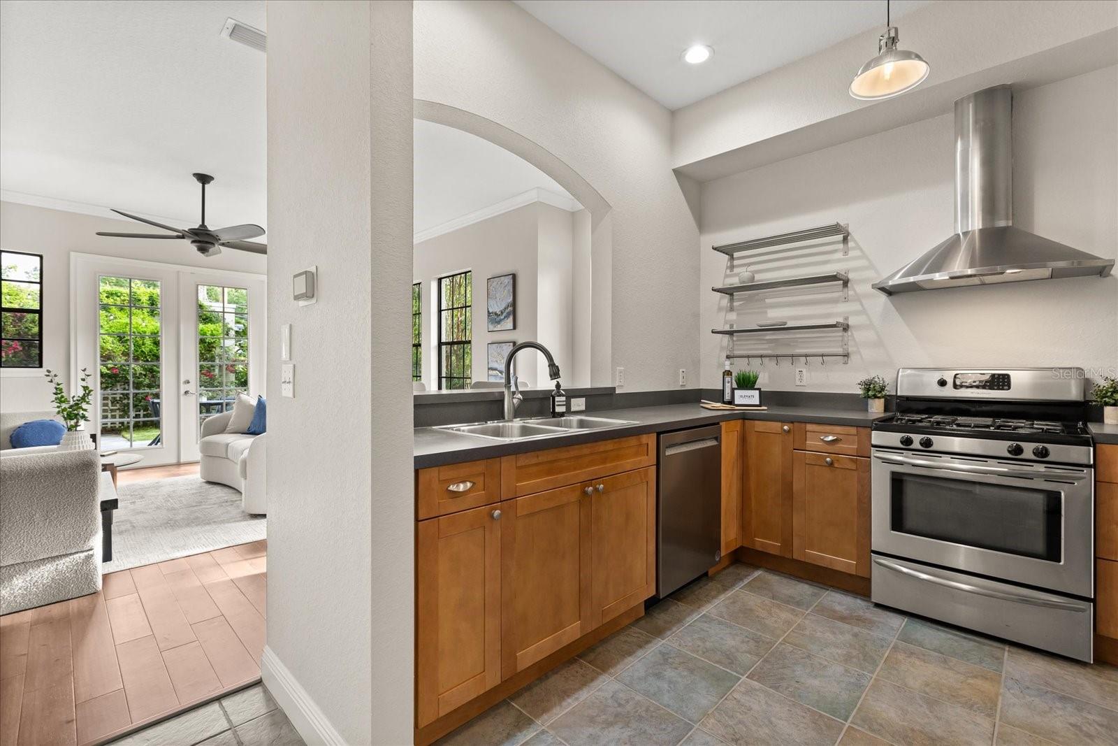 Image 9 of 43 For 635 & 637 Hillcrest Street