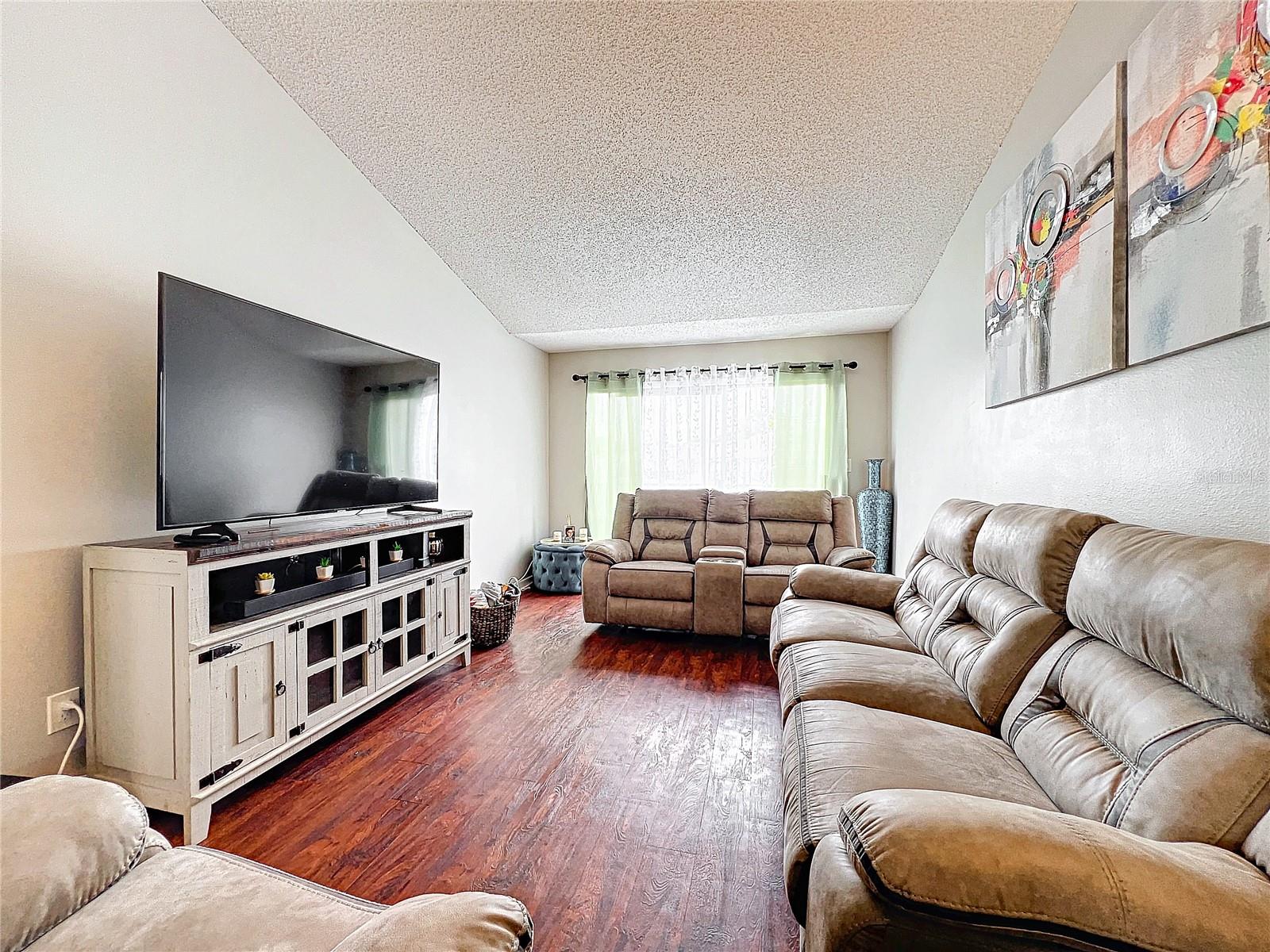 Image 21 of 73 For 2520 Woodgate Boulevard 204