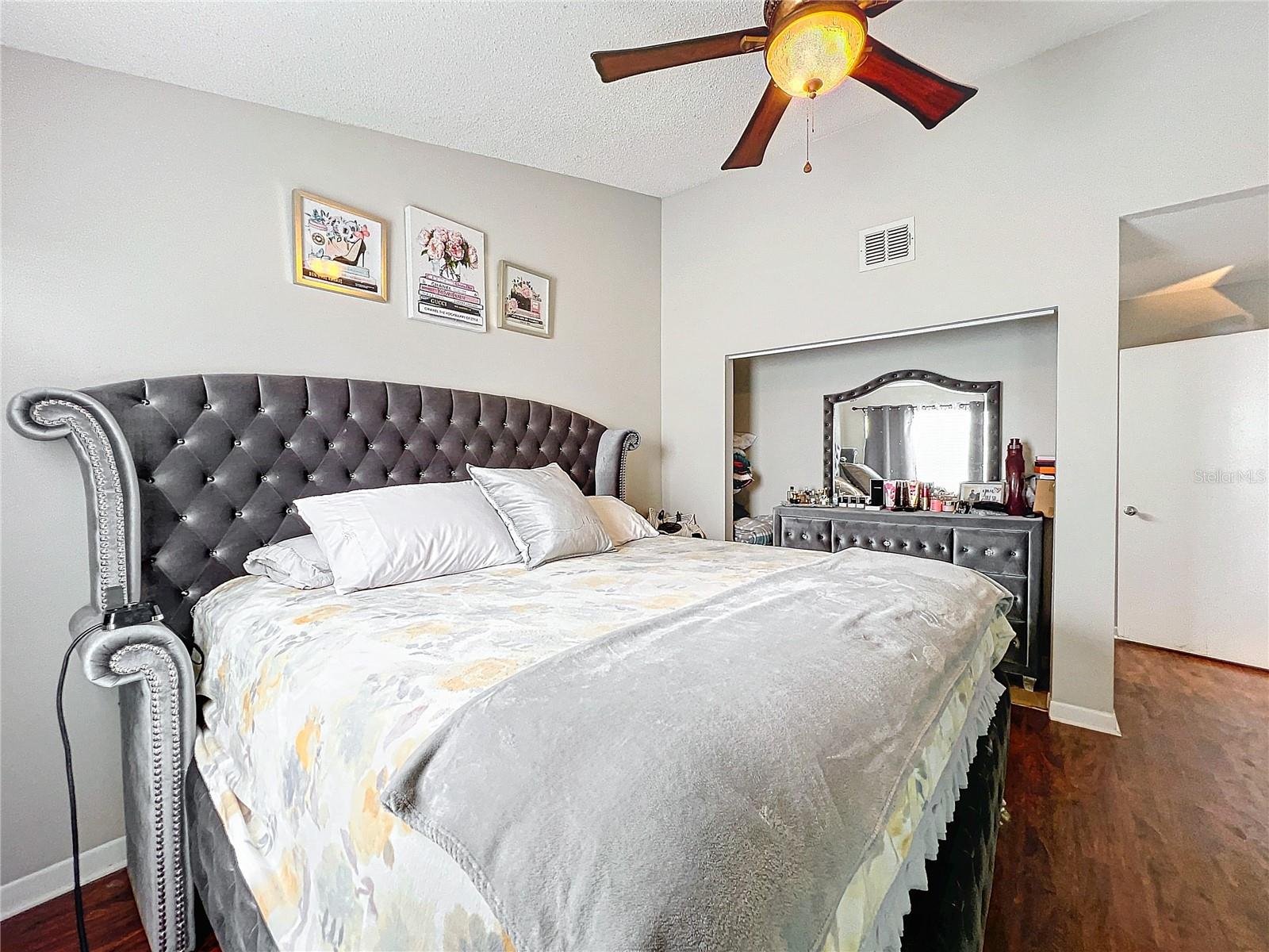 Image 28 of 73 For 2520 Woodgate Boulevard 204