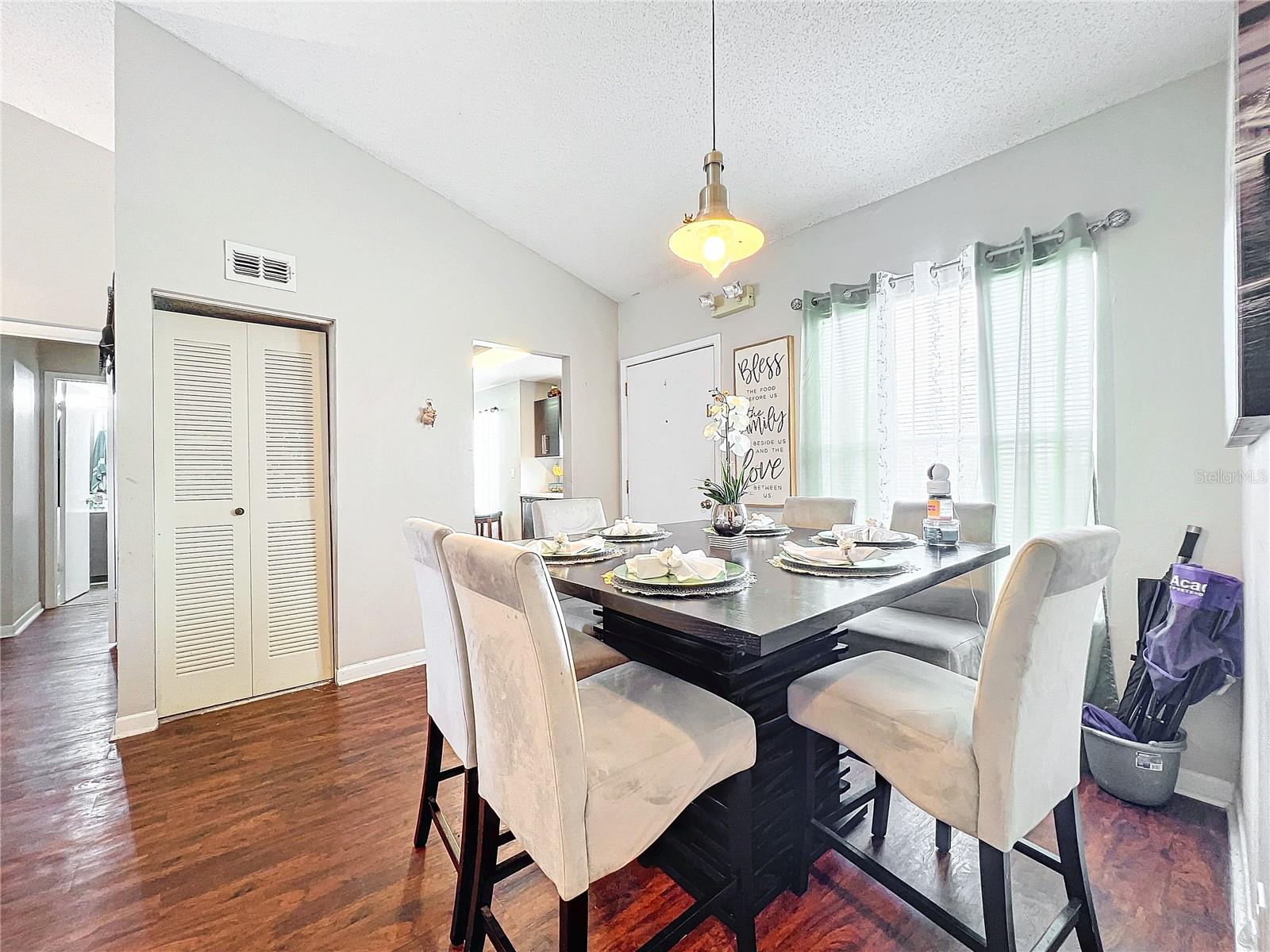 Image 7 of 73 For 2520 Woodgate Boulevard 204