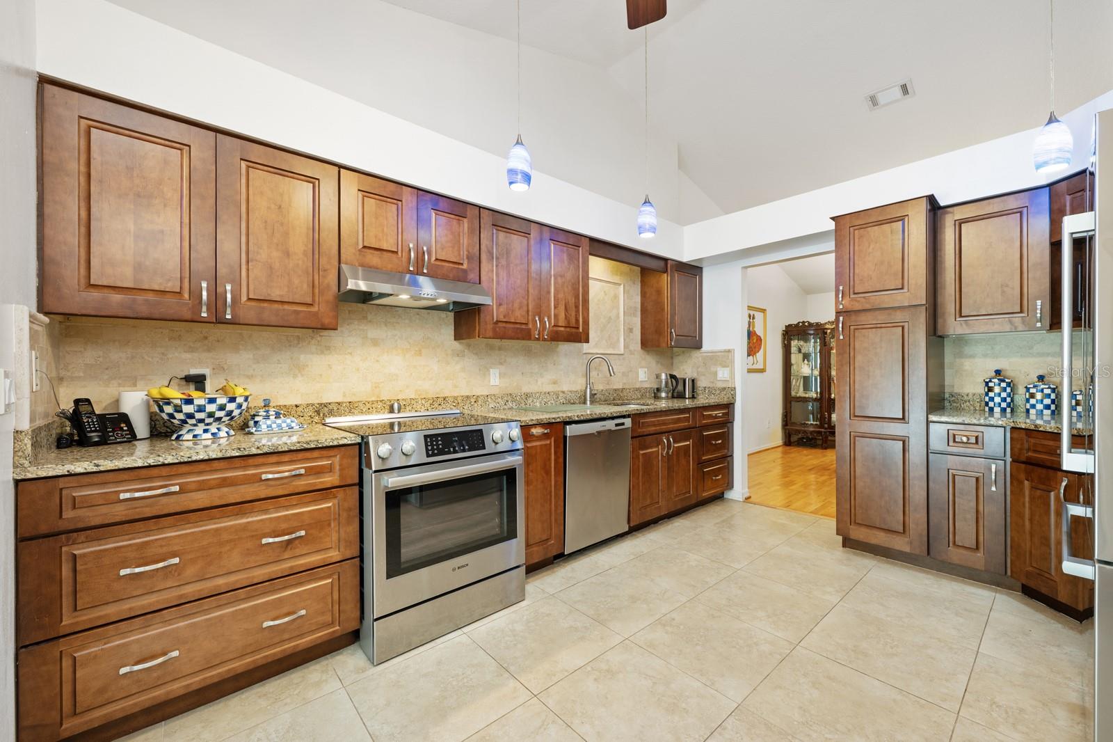 Image 4 of 28 For 998 El Lago Terrace
