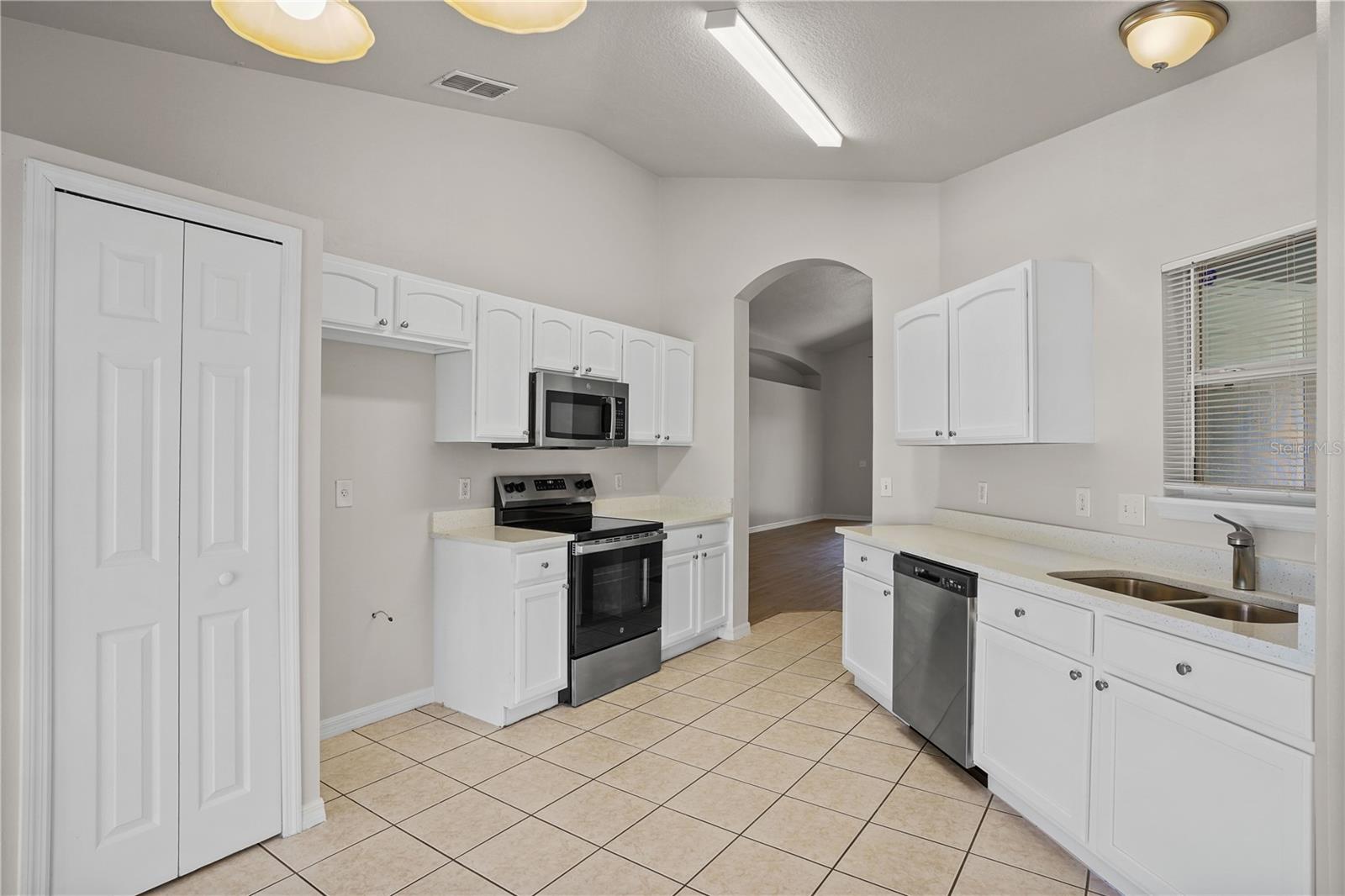 Image 12 of 38 For 1403 Island Cove Drive