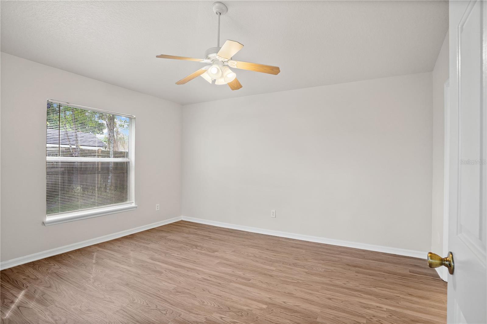 Image 16 of 38 For 1403 Island Cove Drive