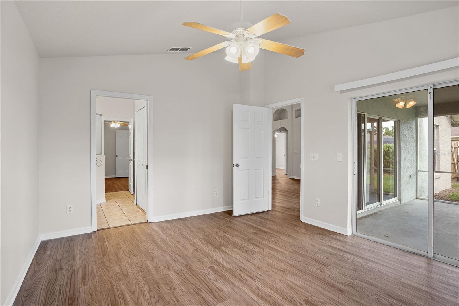 Image 17 of 38 For 1403 Island Cove Drive