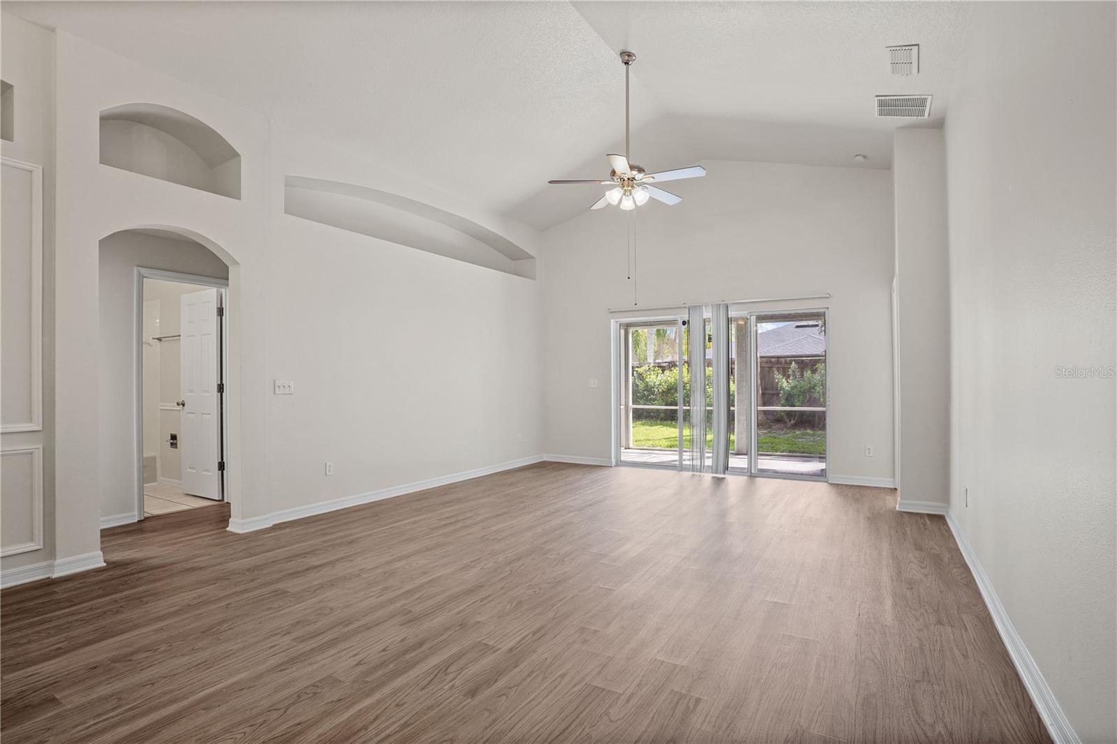 Image 7 of 38 For 1403 Island Cove Drive
