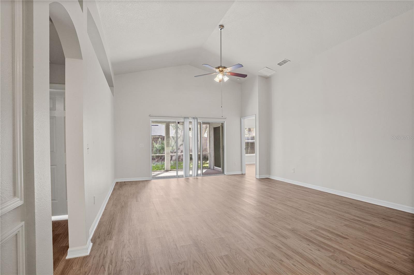 Image 8 of 38 For 1403 Island Cove Drive