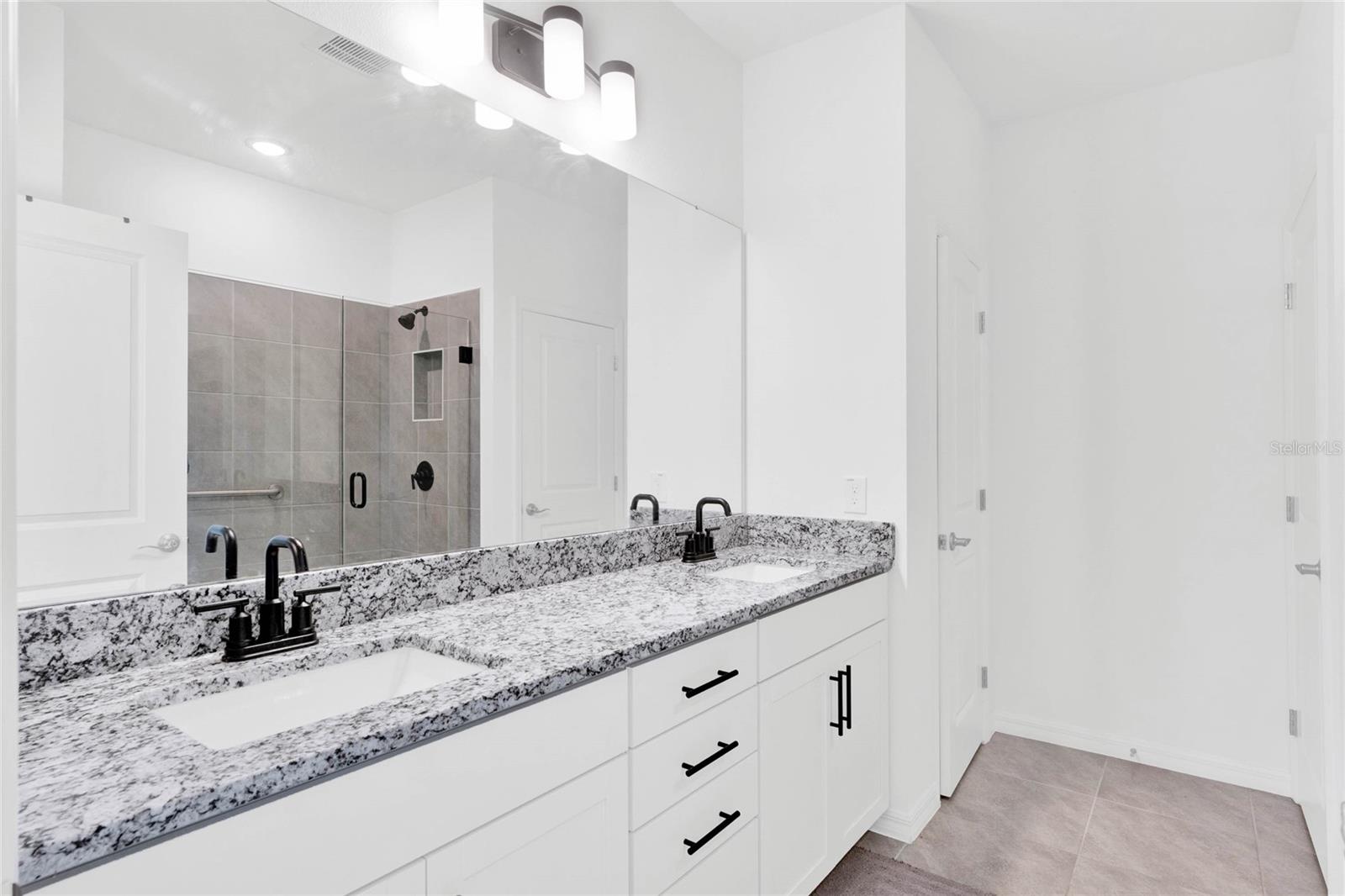 Image 23 of 42 For 2033 Emerald Springs Drive