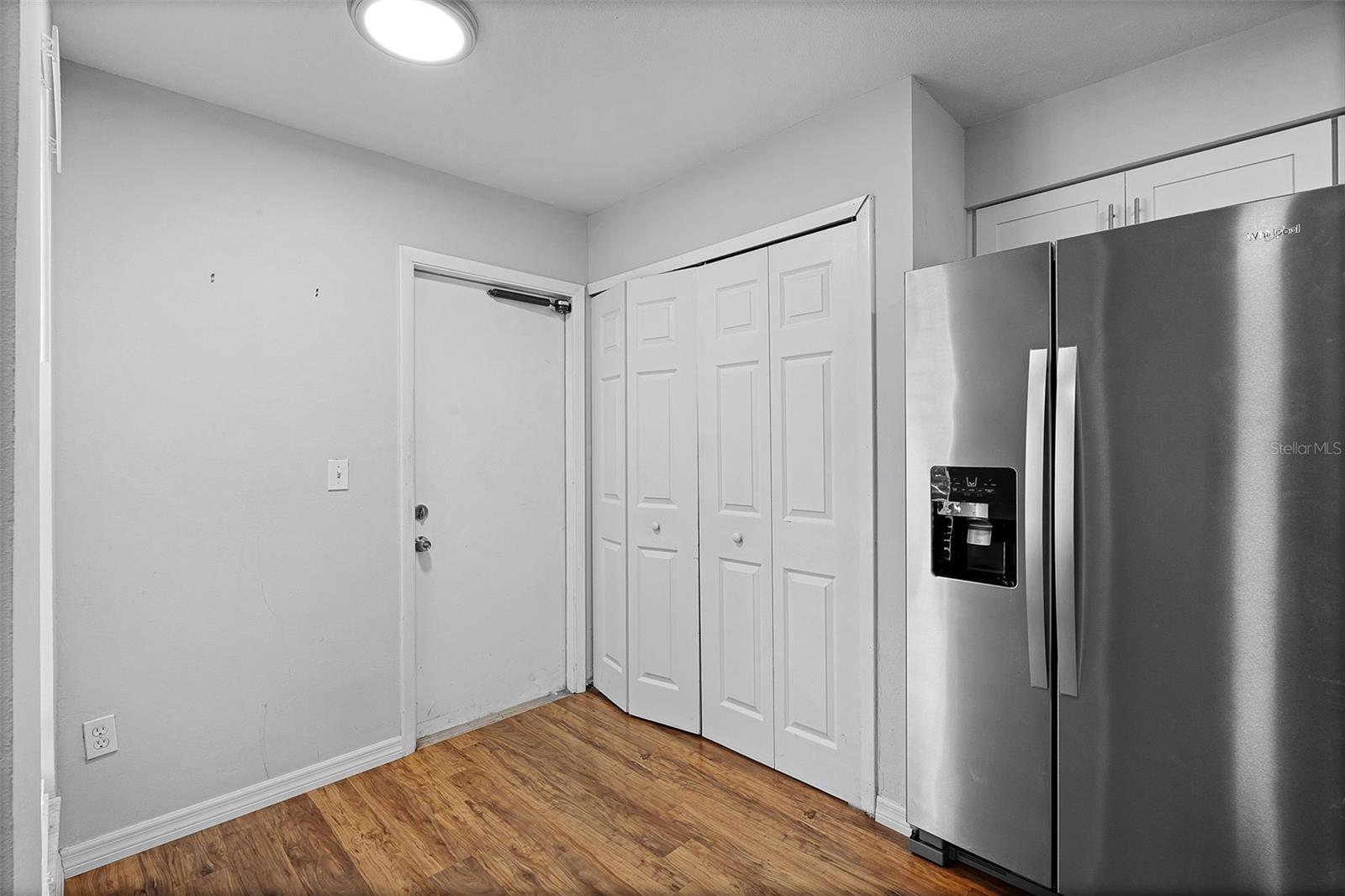 Image 10 of 31 For 4837 Walden Circle 11