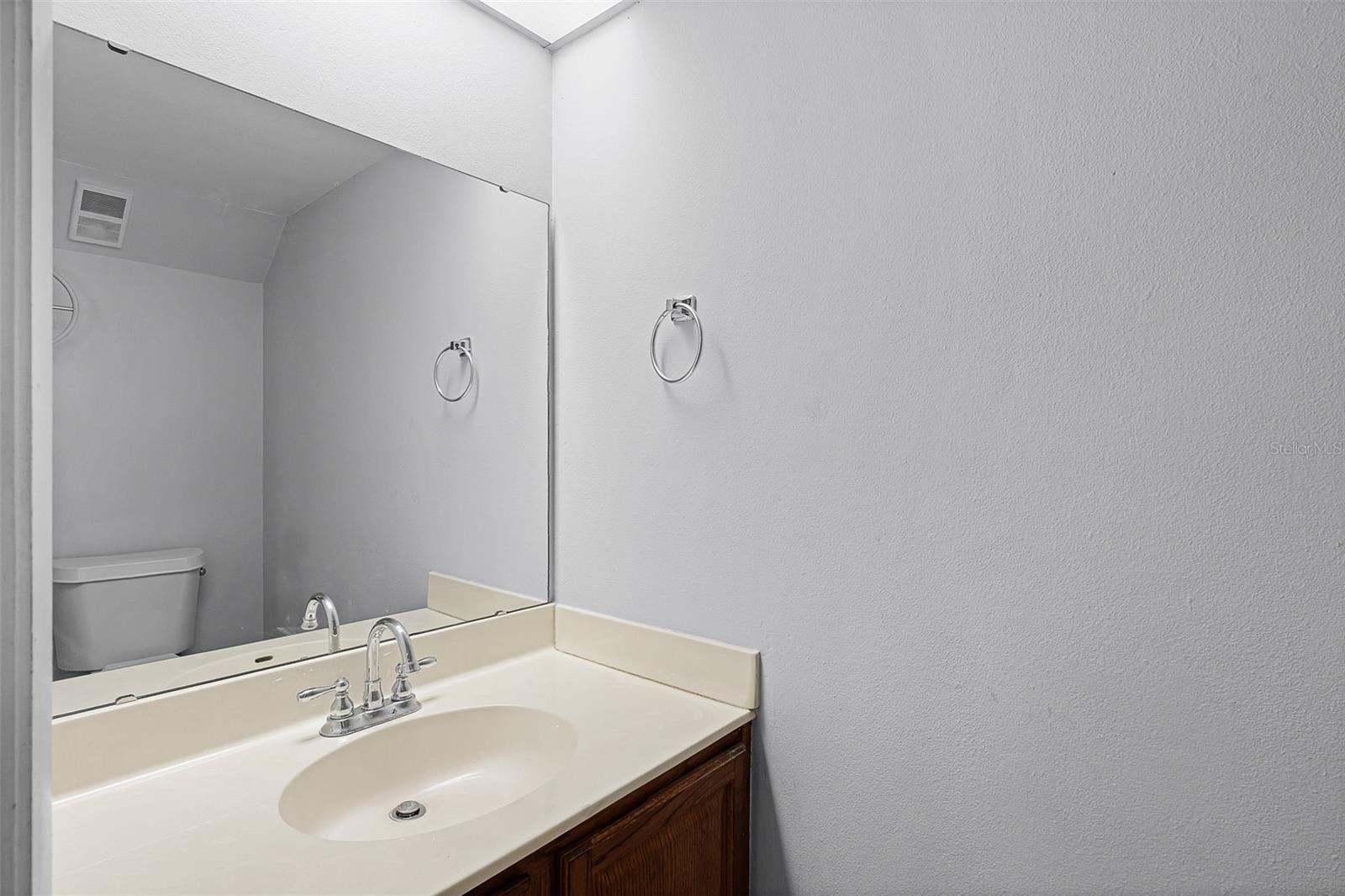Image 13 of 31 For 4837 Walden Circle 11