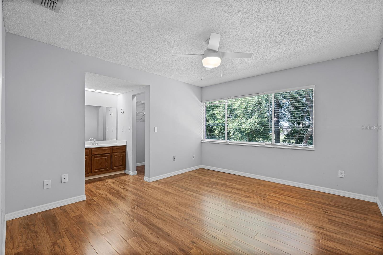 Image 14 of 31 For 4837 Walden Circle 11