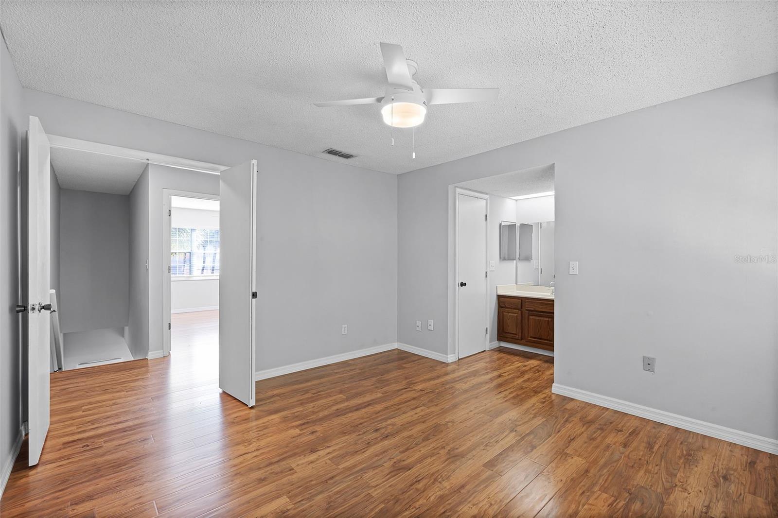 Image 15 of 31 For 4837 Walden Circle 11