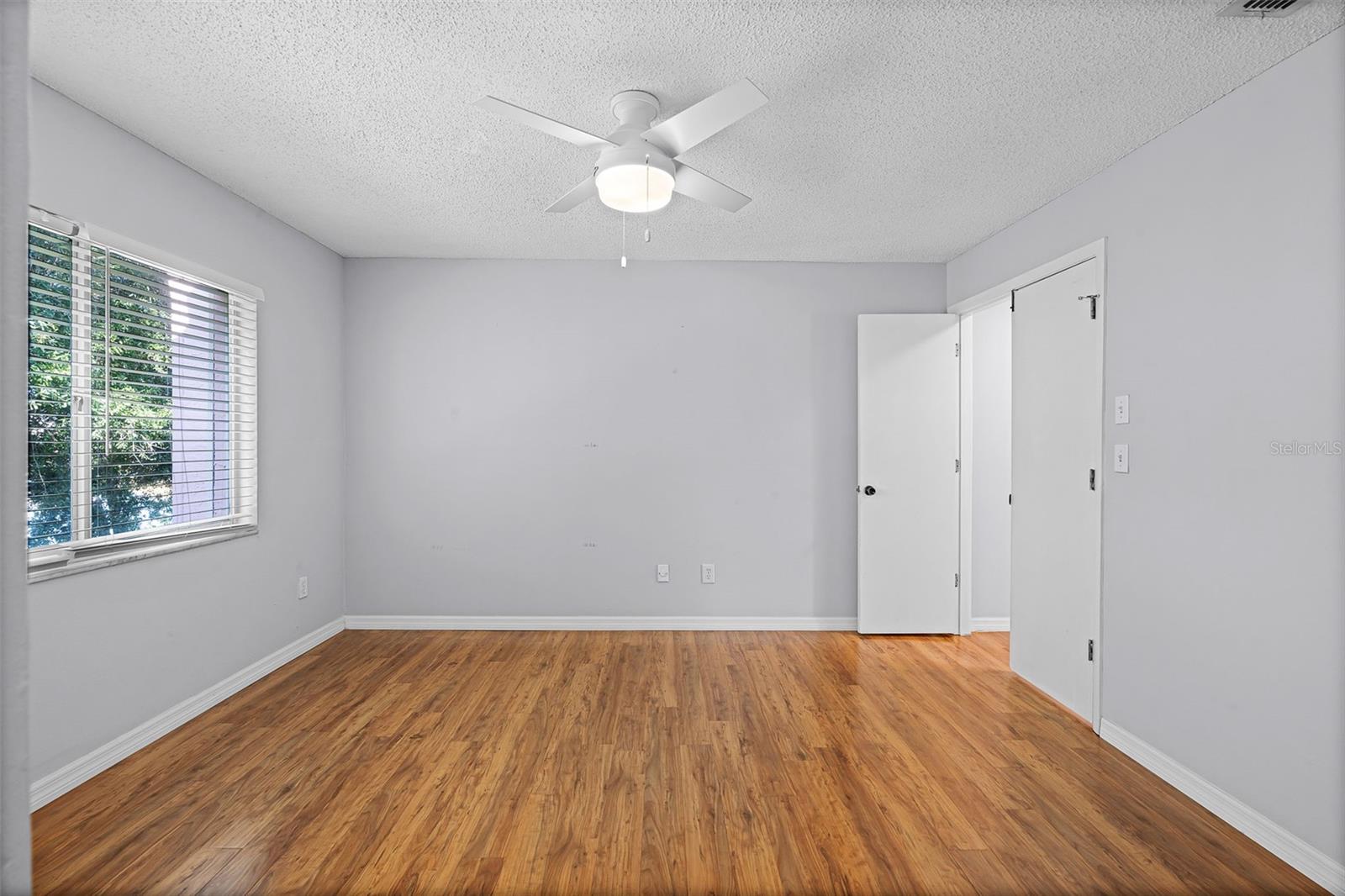 Image 16 of 31 For 4837 Walden Circle 11