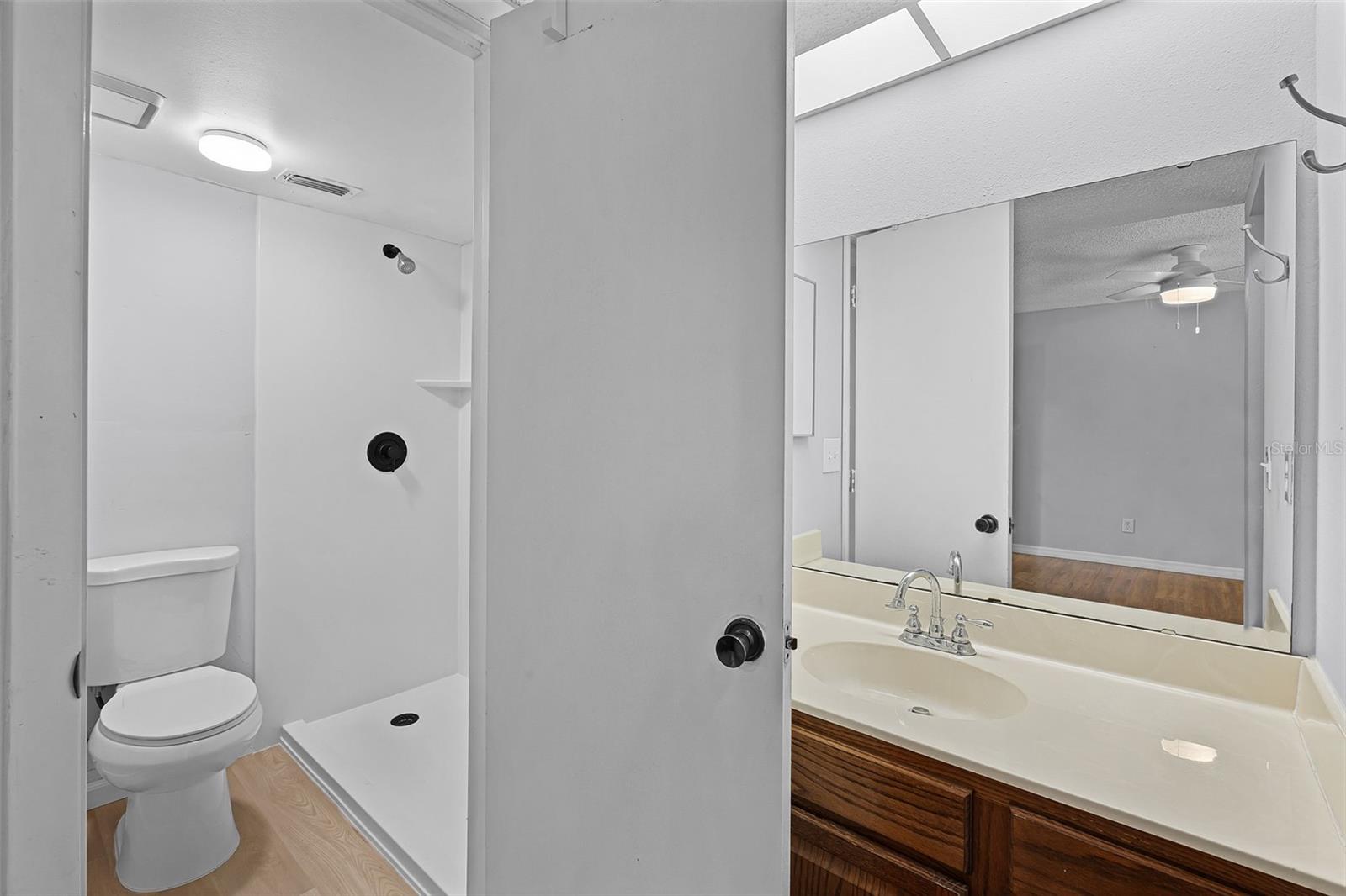 Image 18 of 31 For 4837 Walden Circle 11