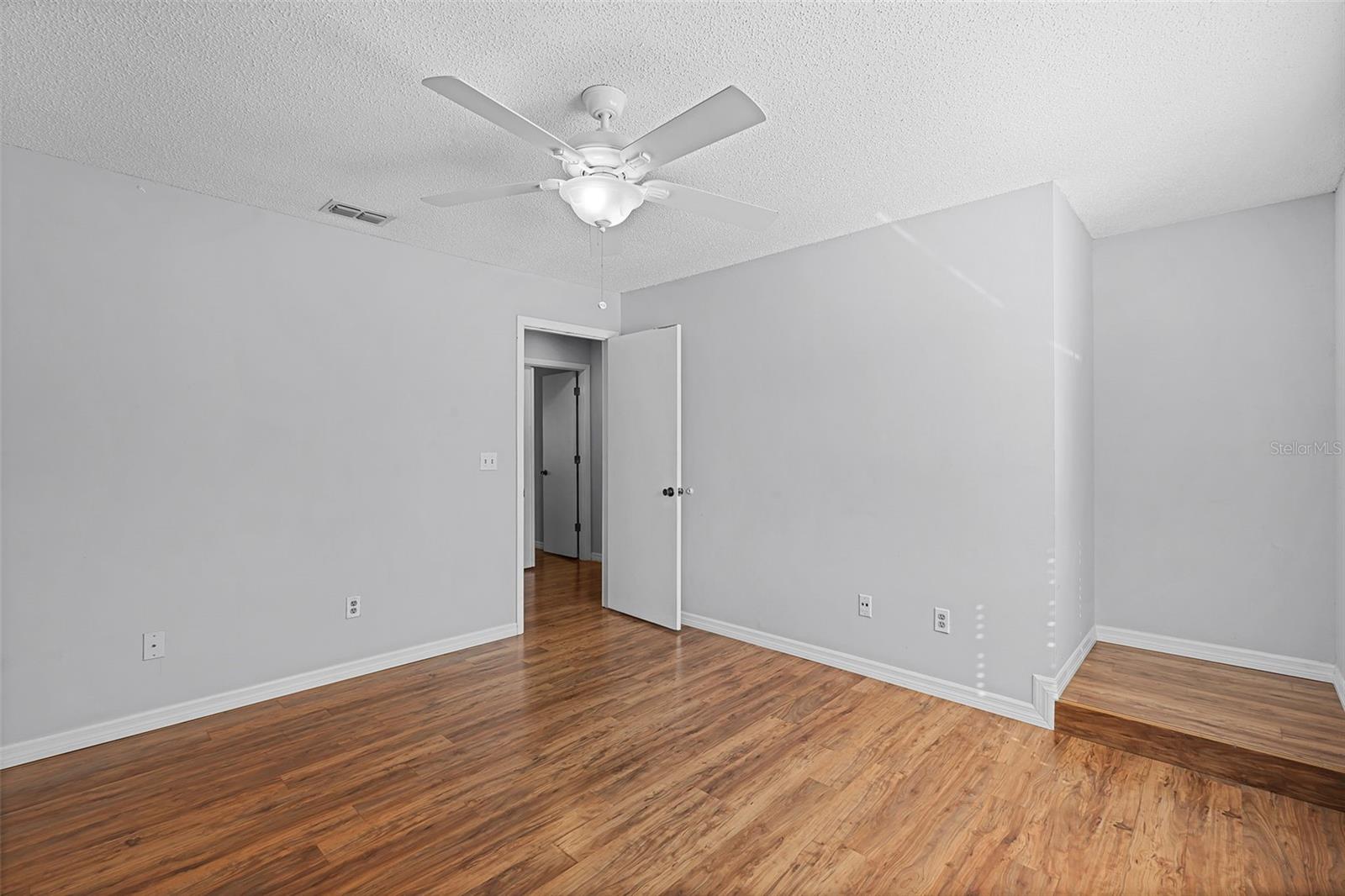 Image 21 of 31 For 4837 Walden Circle 11