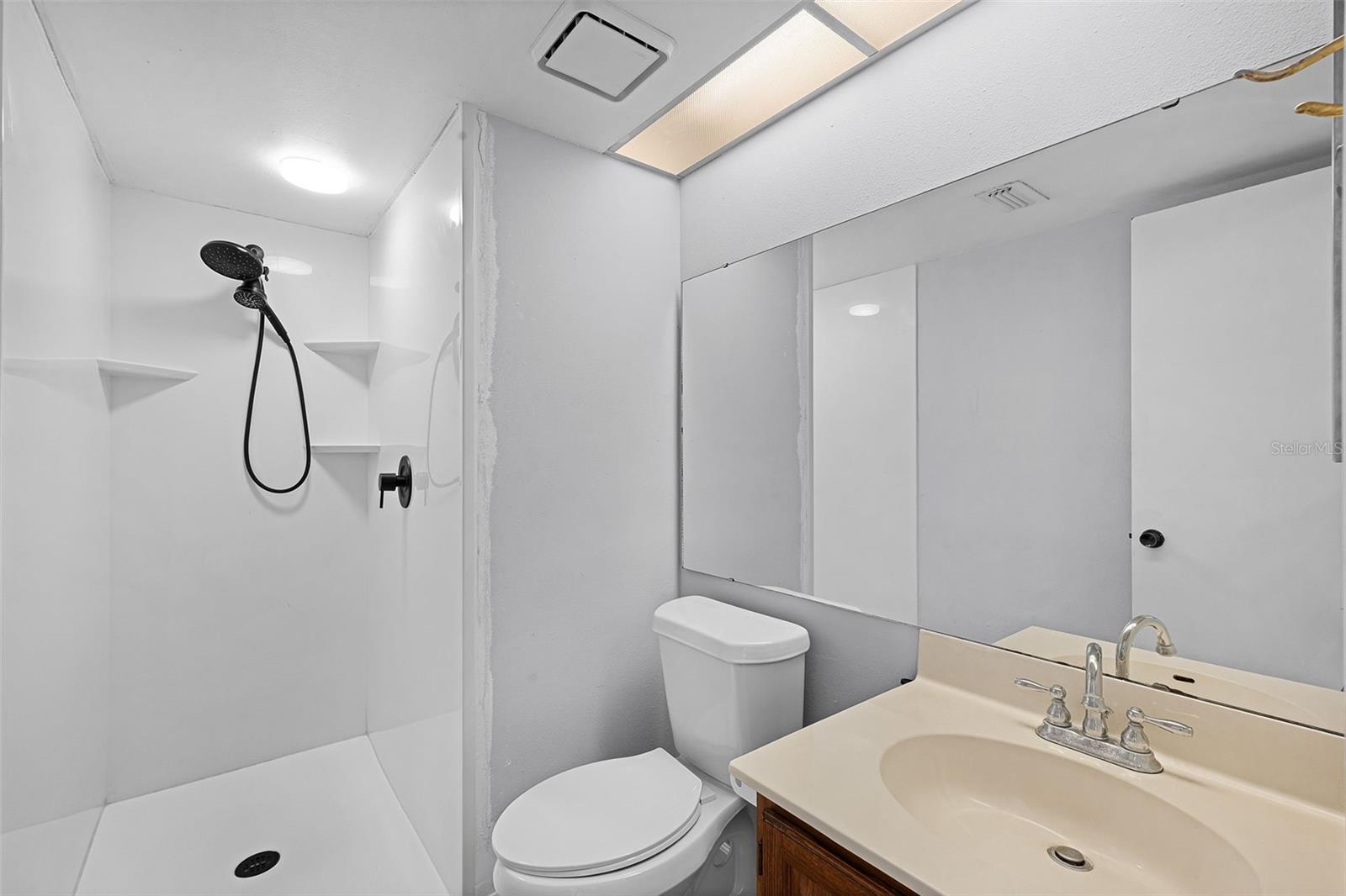 Image 22 of 31 For 4837 Walden Circle 11