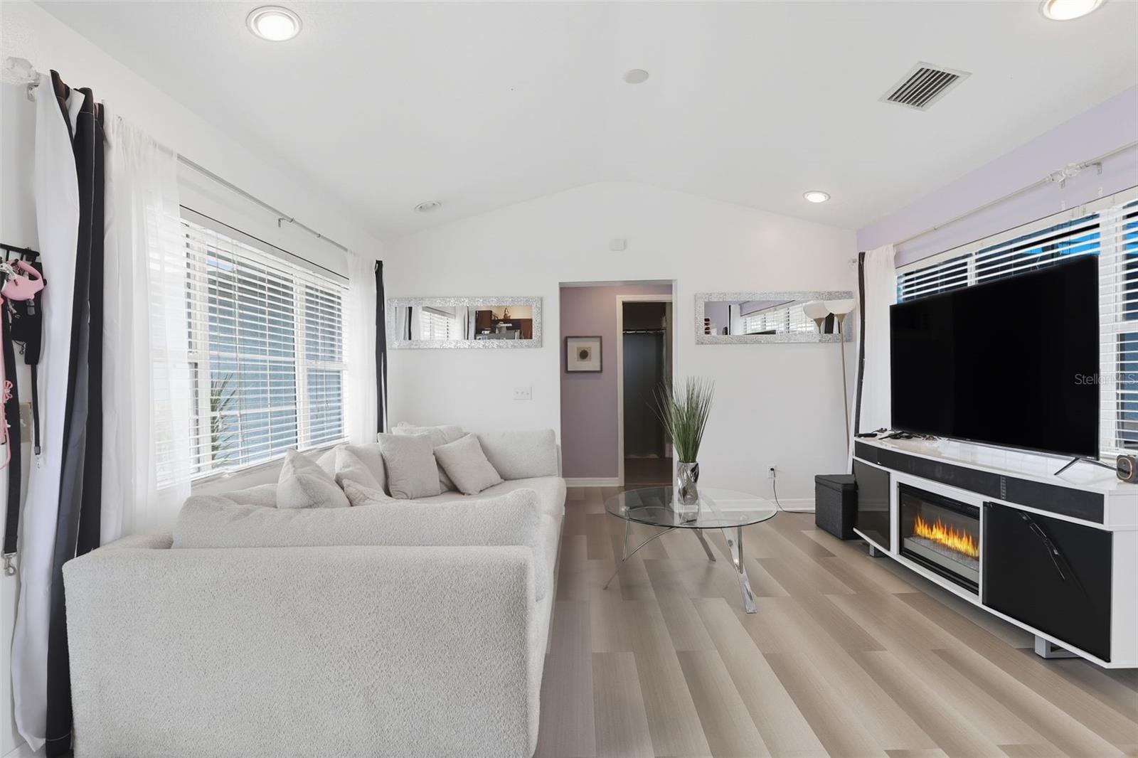 Image 23 of 42 For 8027 Orange Avenue