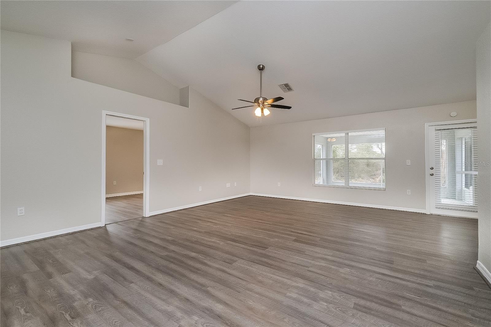 Image 2 of 16 For 1067 Aladdin Road