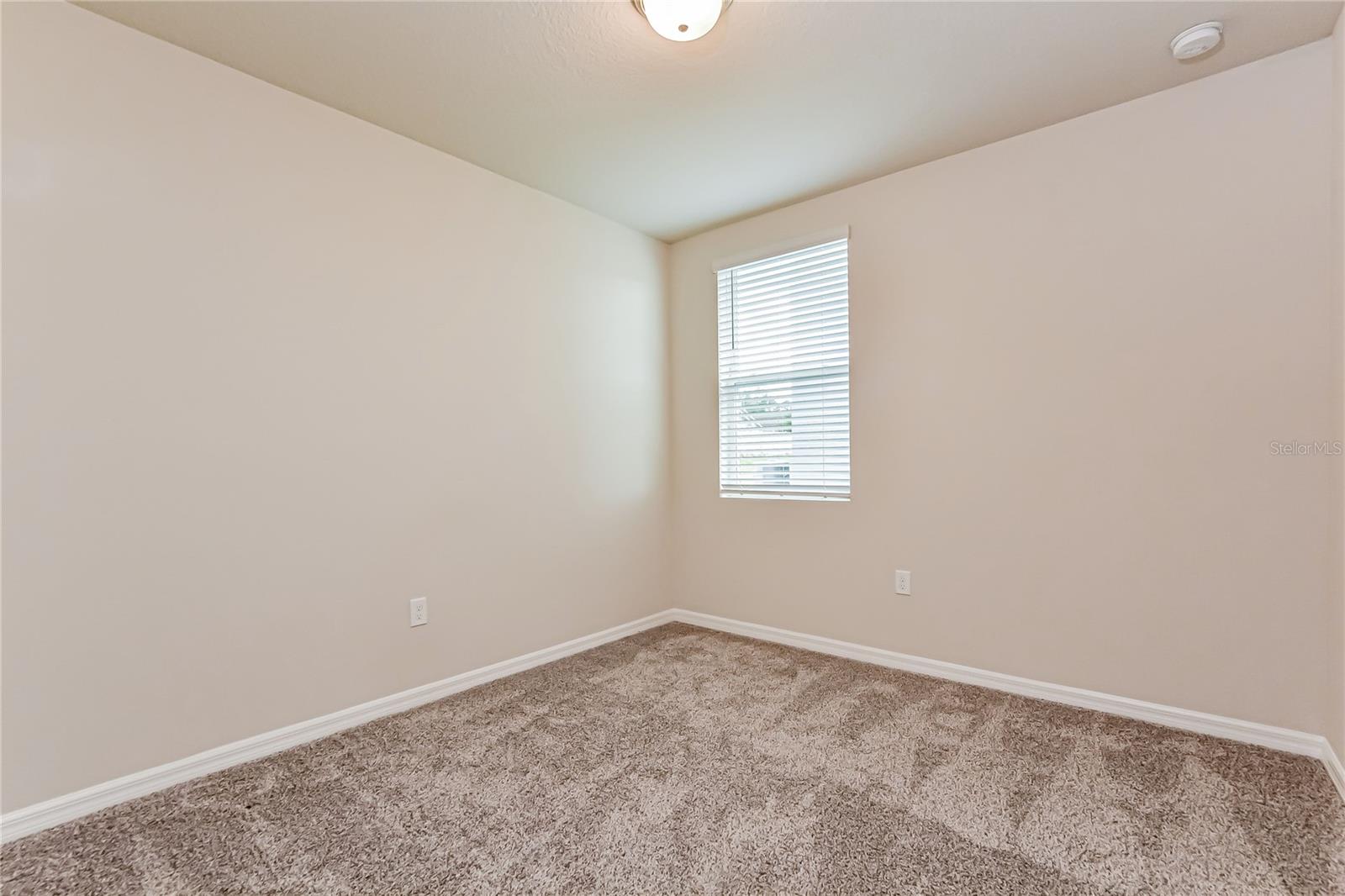 Image 12 of 16 For 1090 Oak Valley Drive