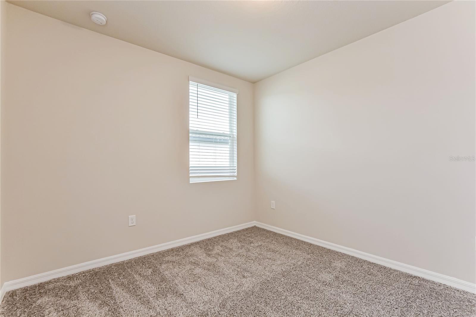 Image 14 of 16 For 1090 Oak Valley Drive