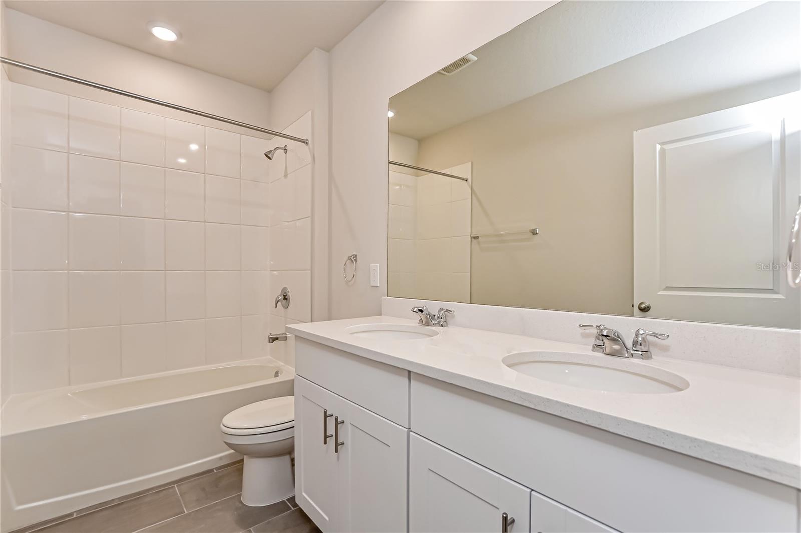 Image 15 of 16 For 1090 Oak Valley Drive
